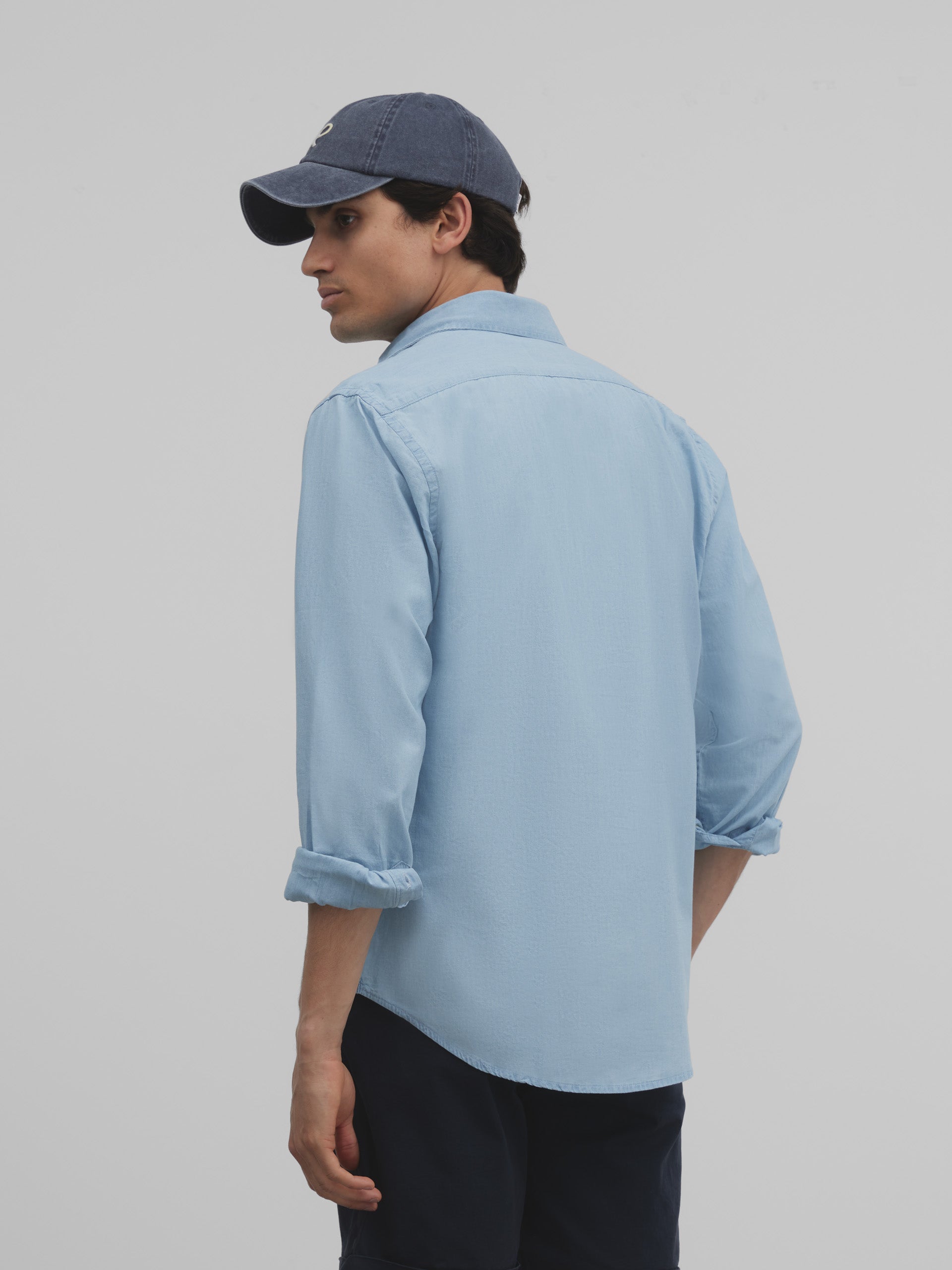 Sport denim shirt with light blue pockets