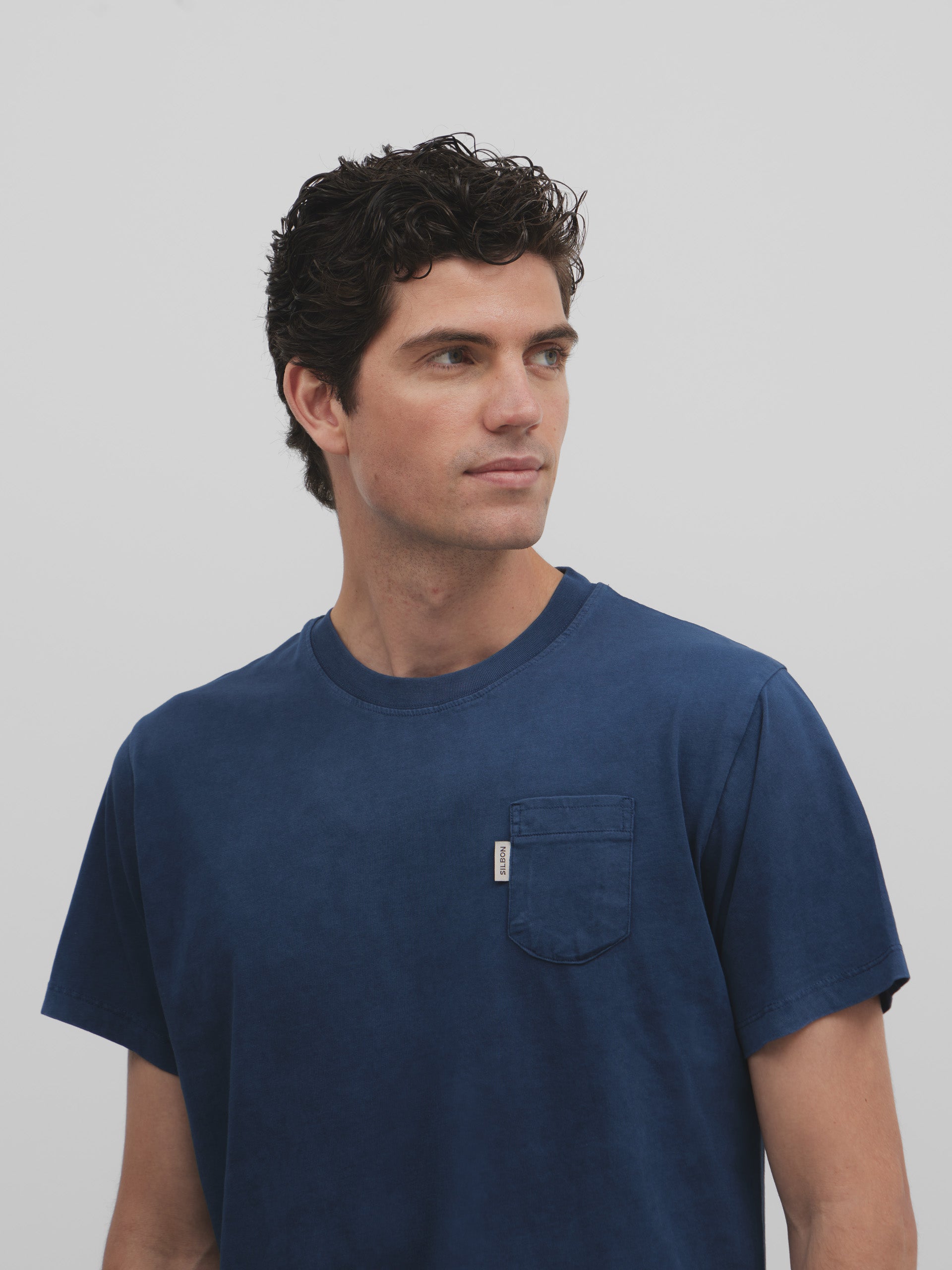 Plain Silbon T-shirt with blue pocket