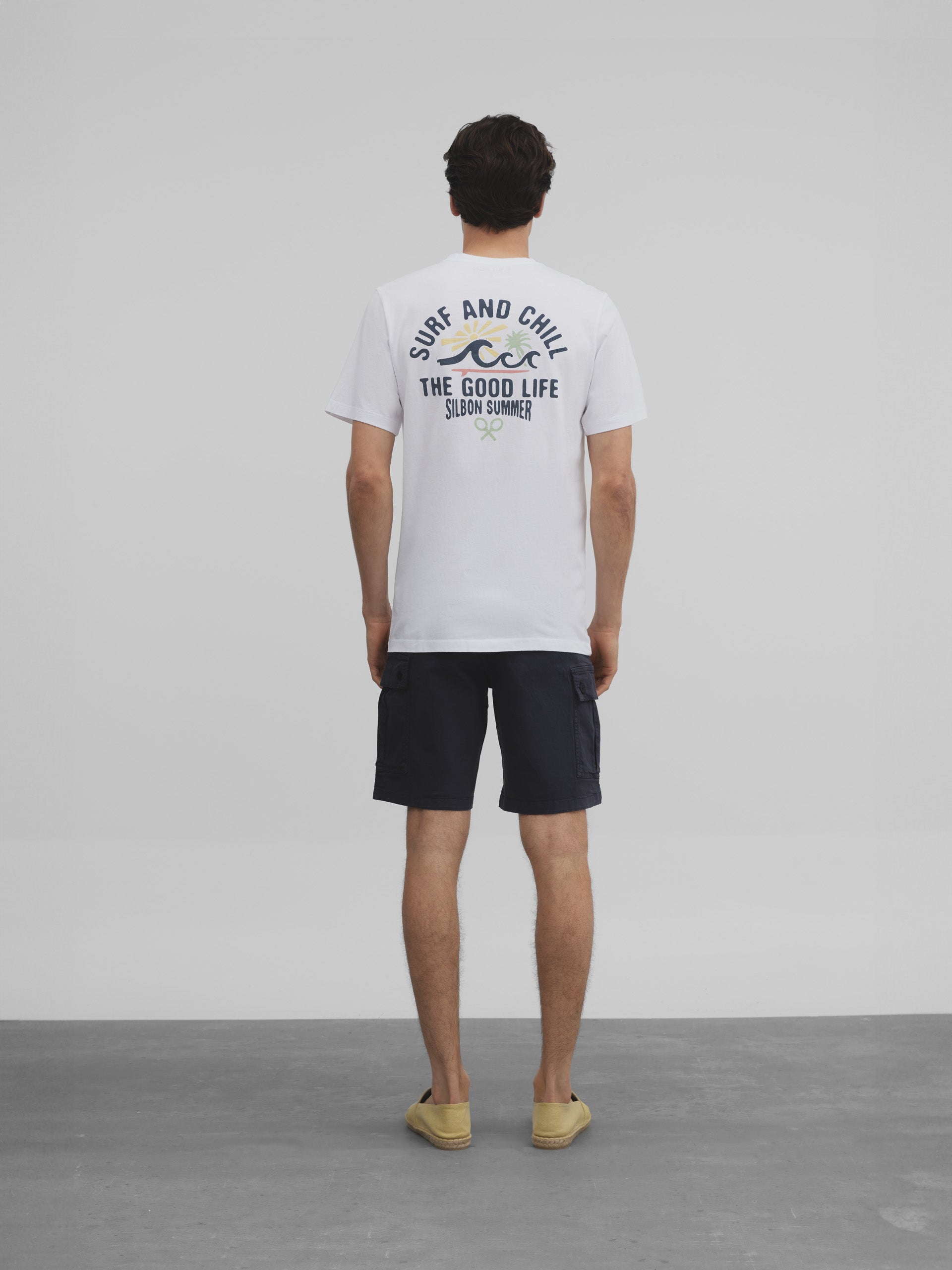 White surf and chill t-shirt