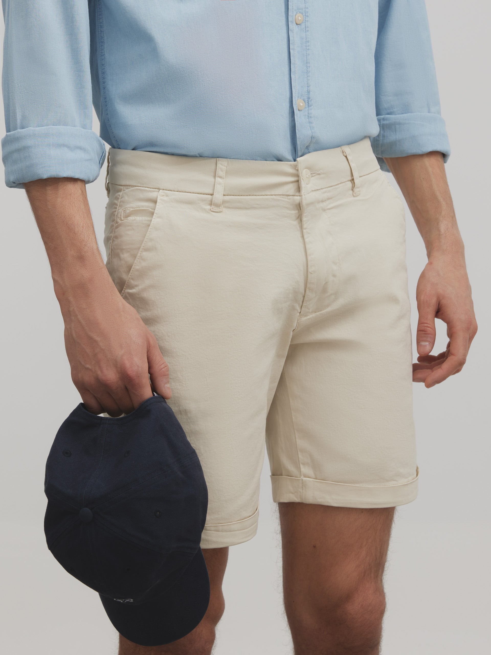 Classic light beige Silbon Bermuda shorts