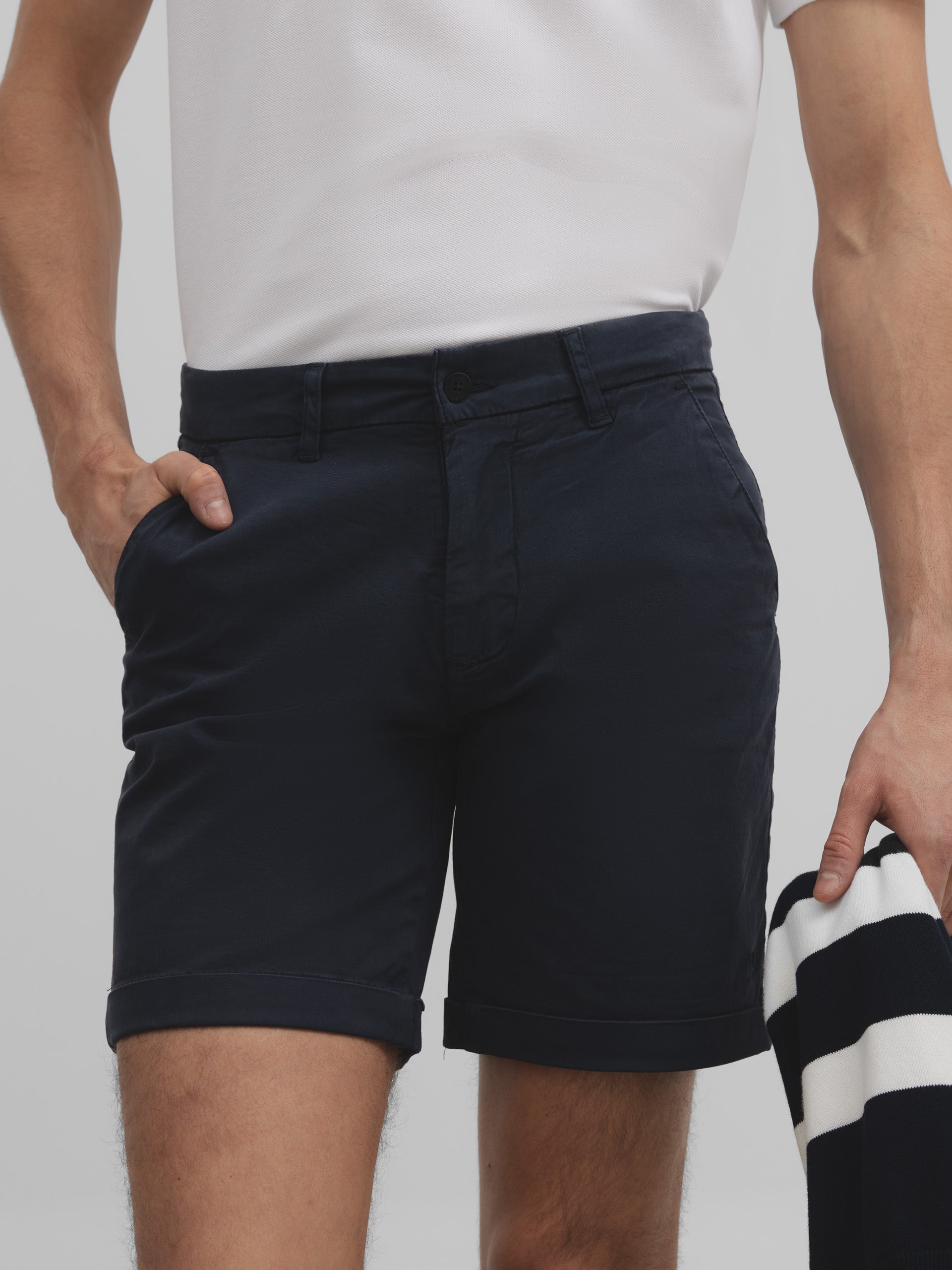 Classic navy blue Silbon Bermuda shorts