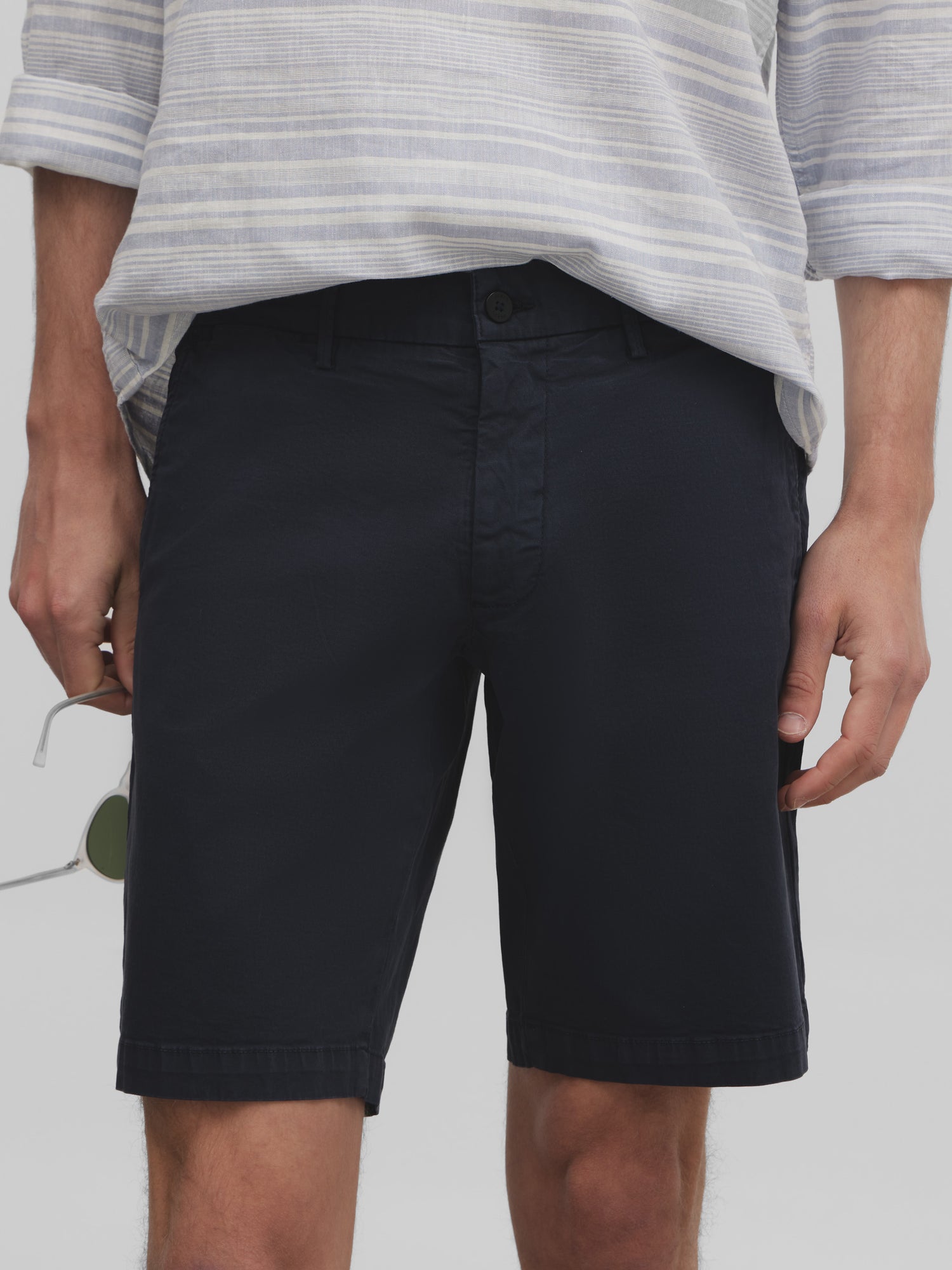 Navy blue slim Silbon Bermuda shorts