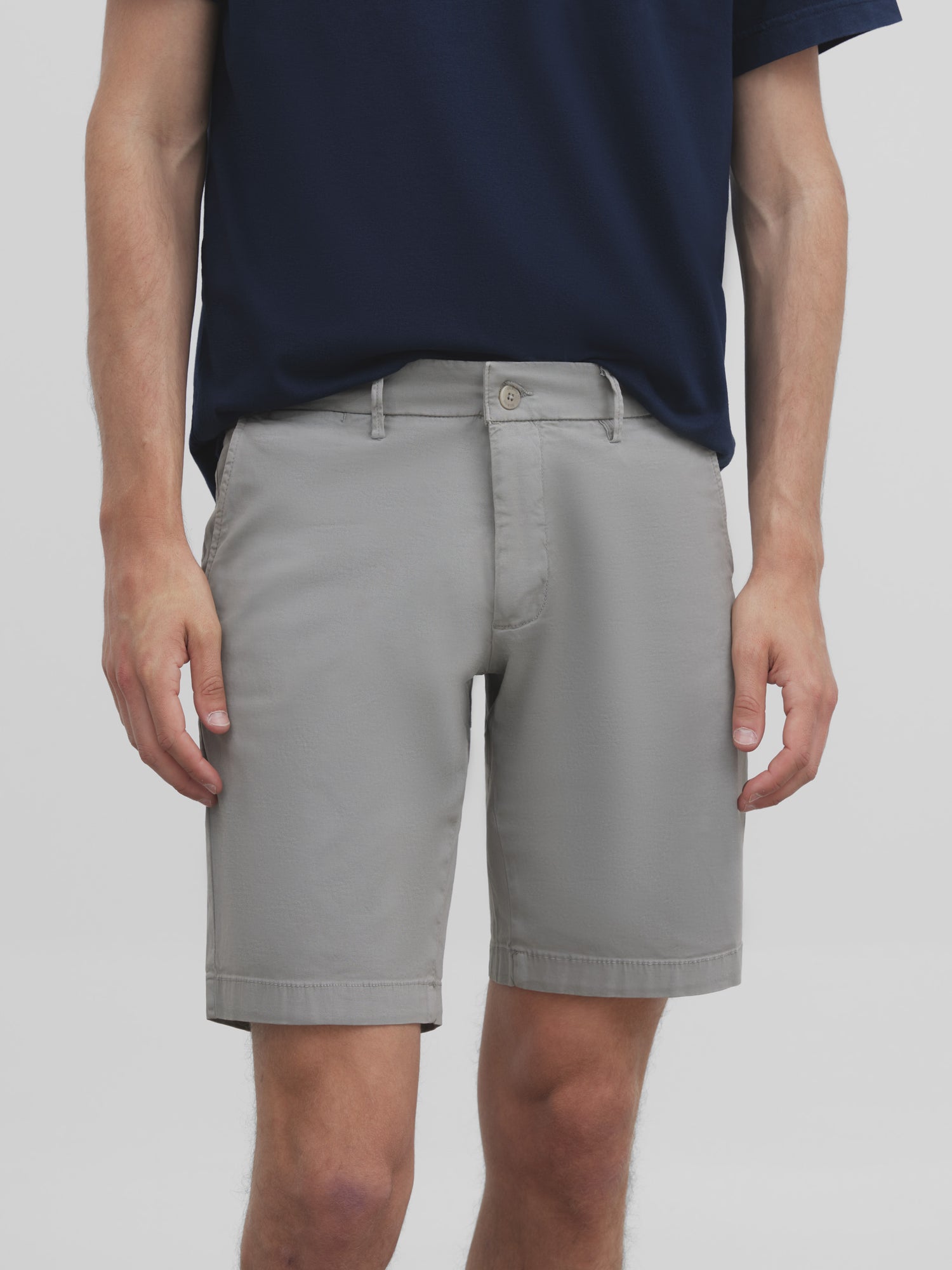 Slim gray silbon Bermuda shorts