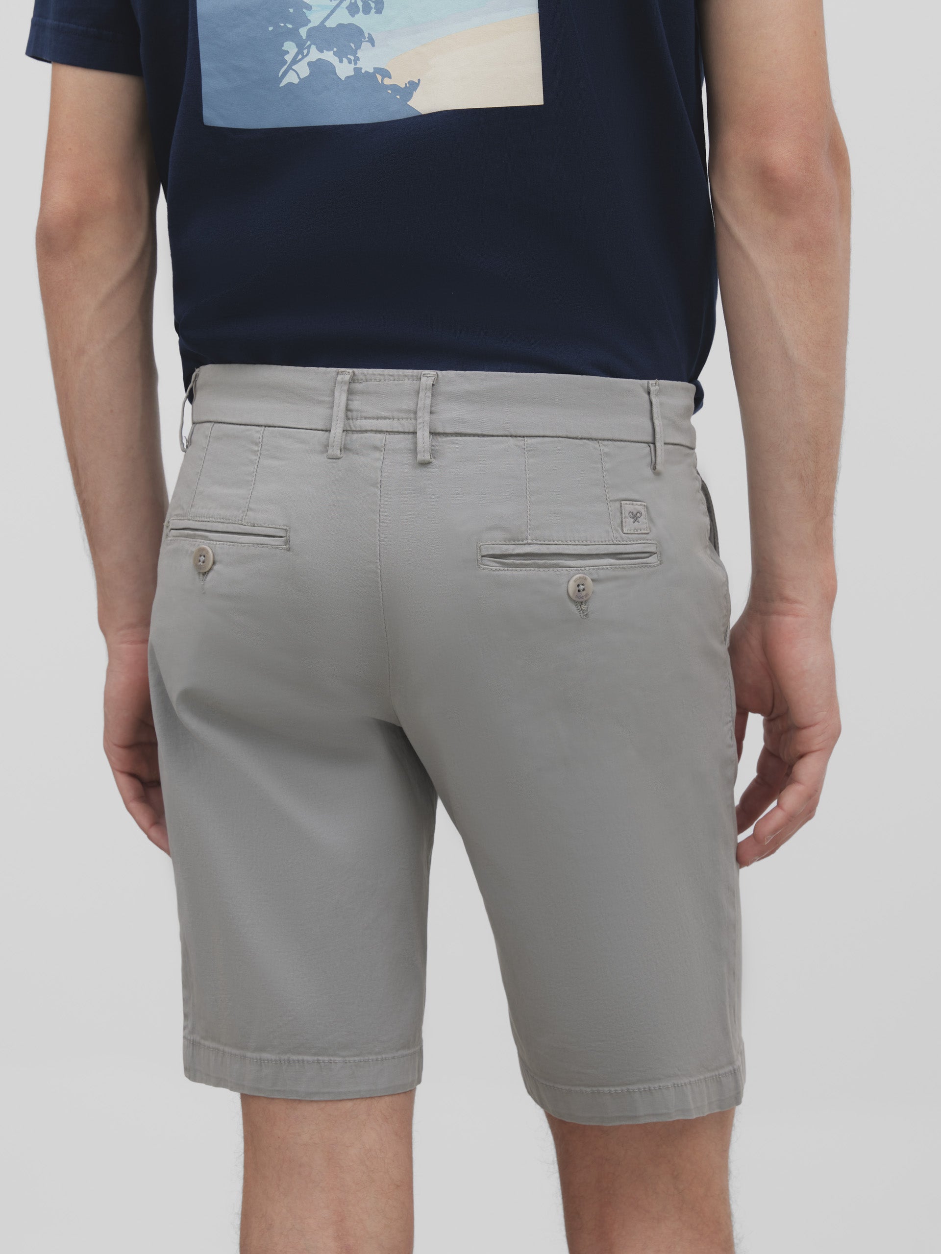 Slim gray silbon Bermuda shorts