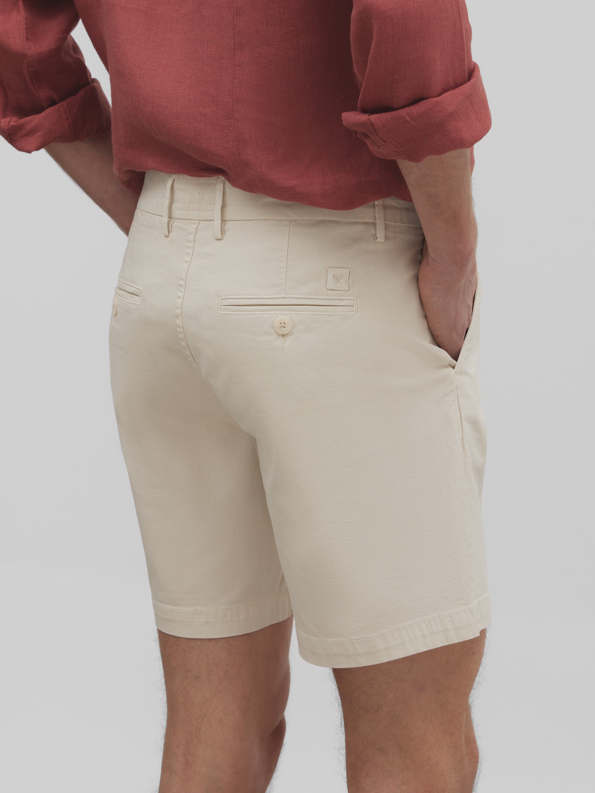 Classic Bermuda shorts in light beige