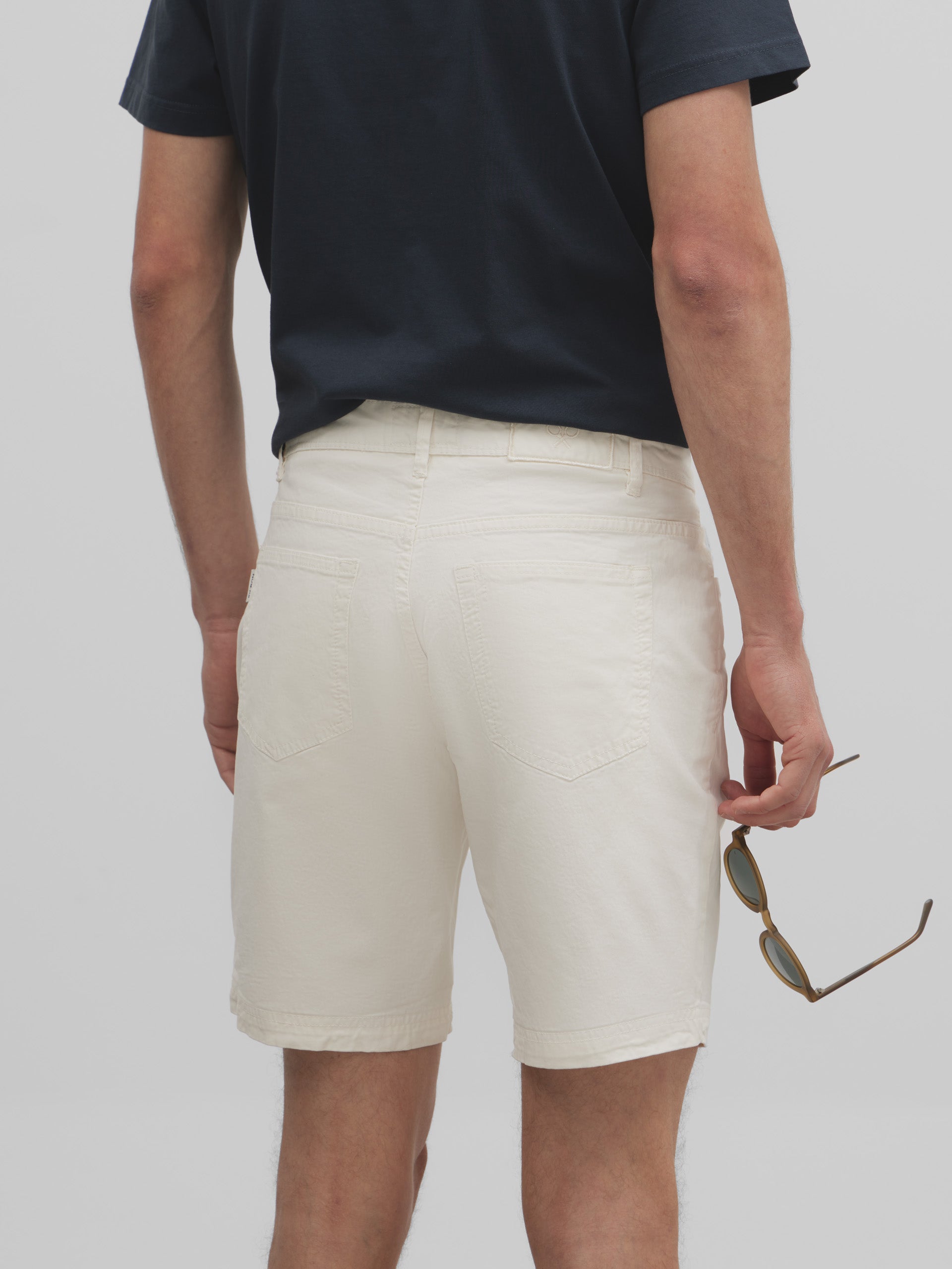 Light beige five-pocket Bermuda shorts