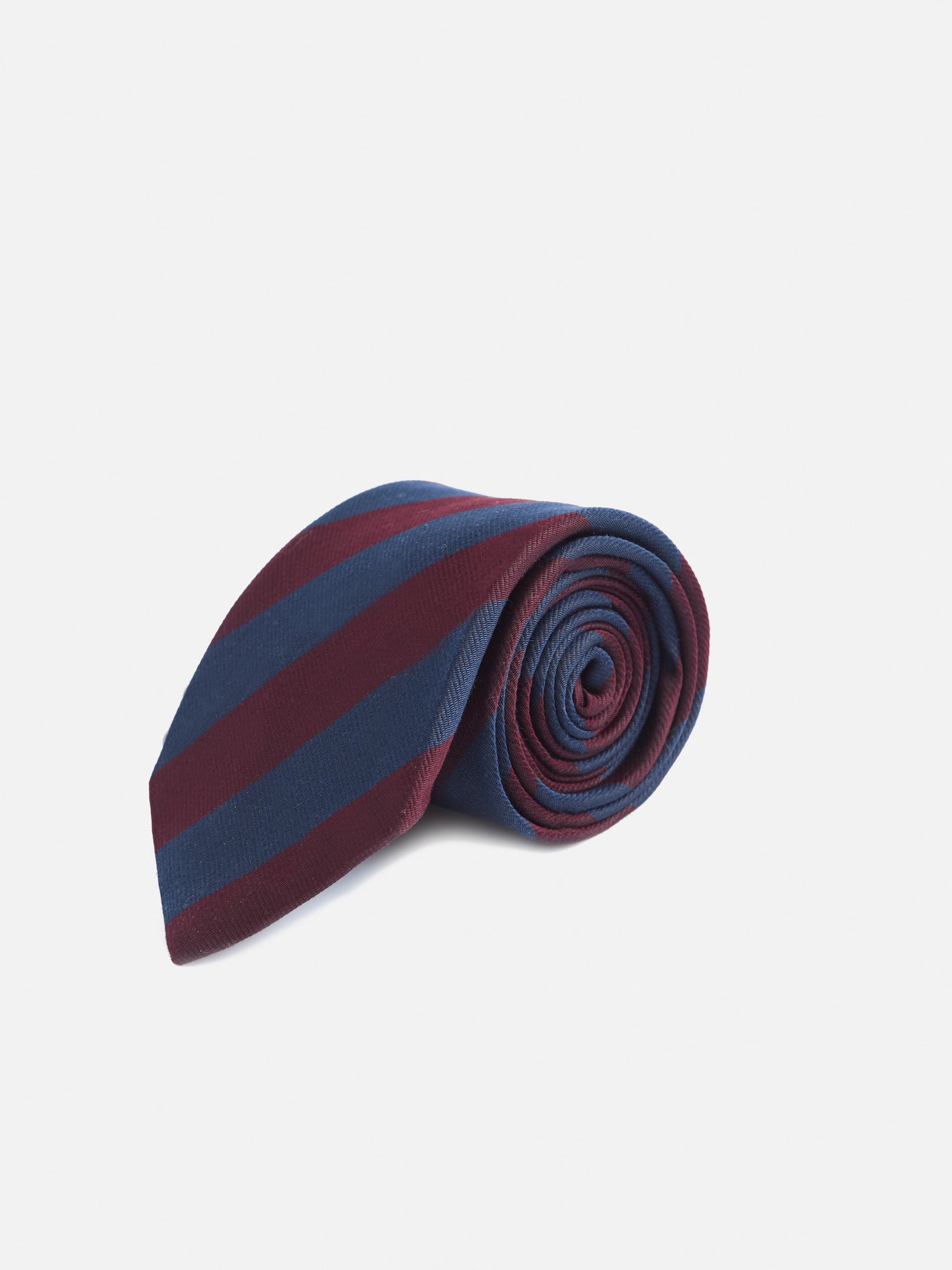 Cravate bordeaux à rayures diagonales