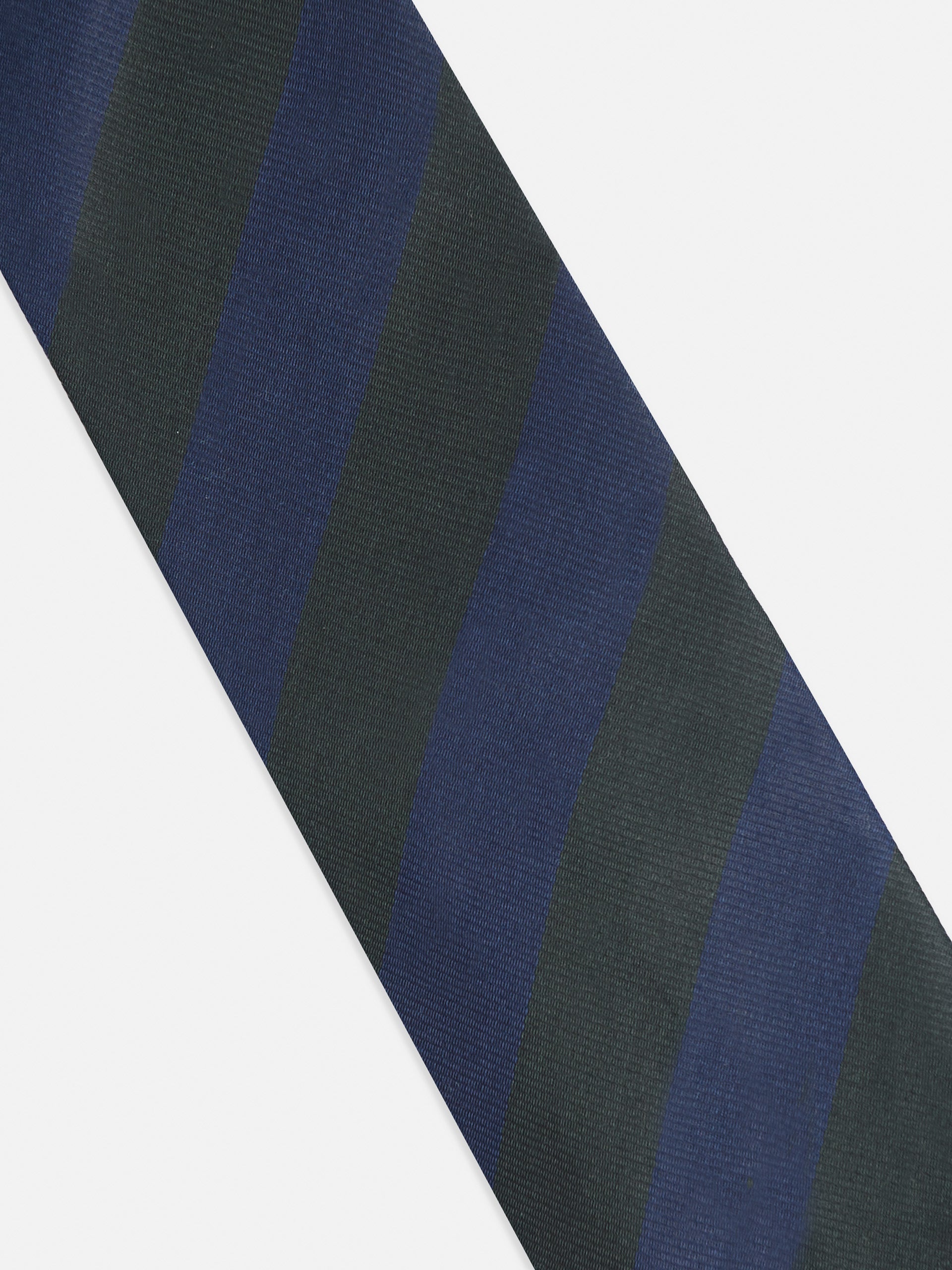 Green diagonal stripe tie