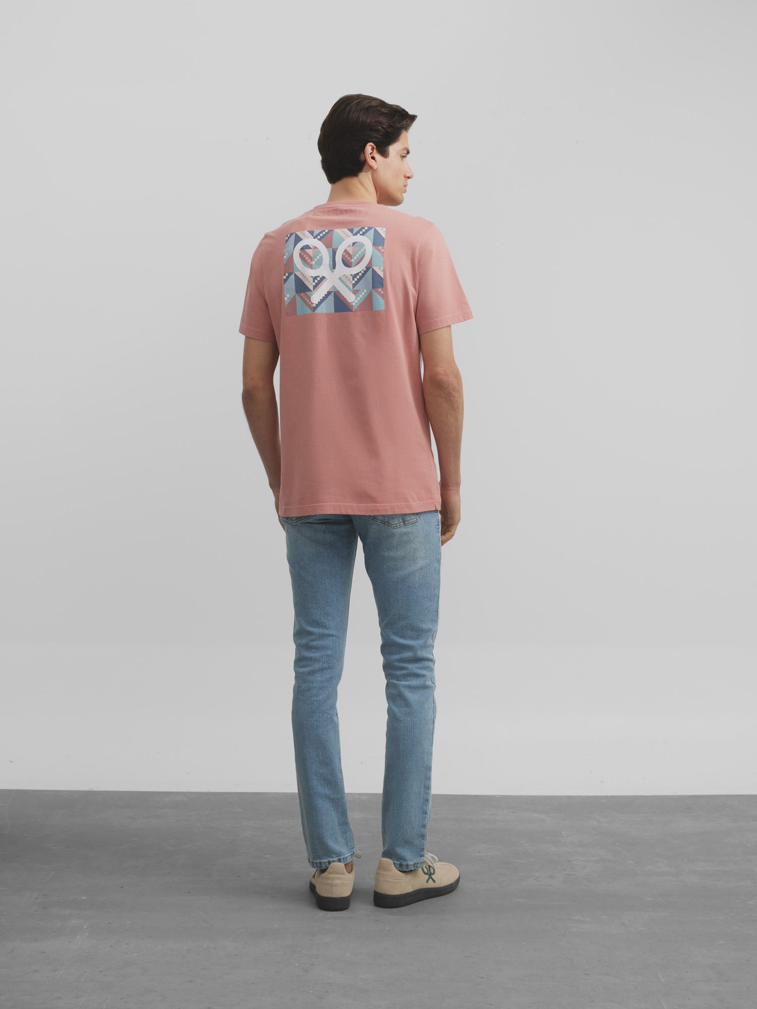 Camiseta raqueta geometrica coral