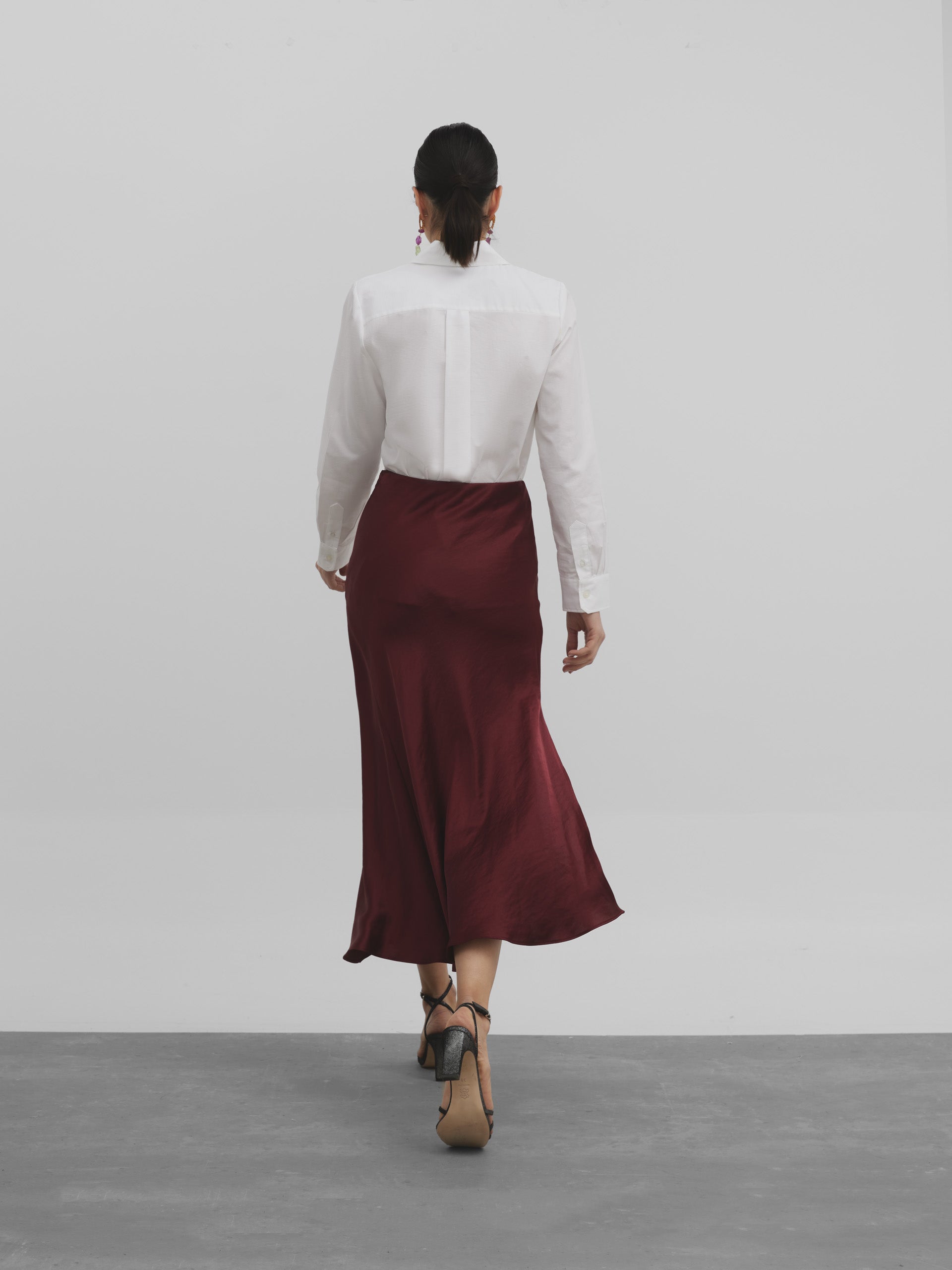 15 Silky Skirts To Buy Now | Satin skirt street style, Fashion, Fashion  outfits