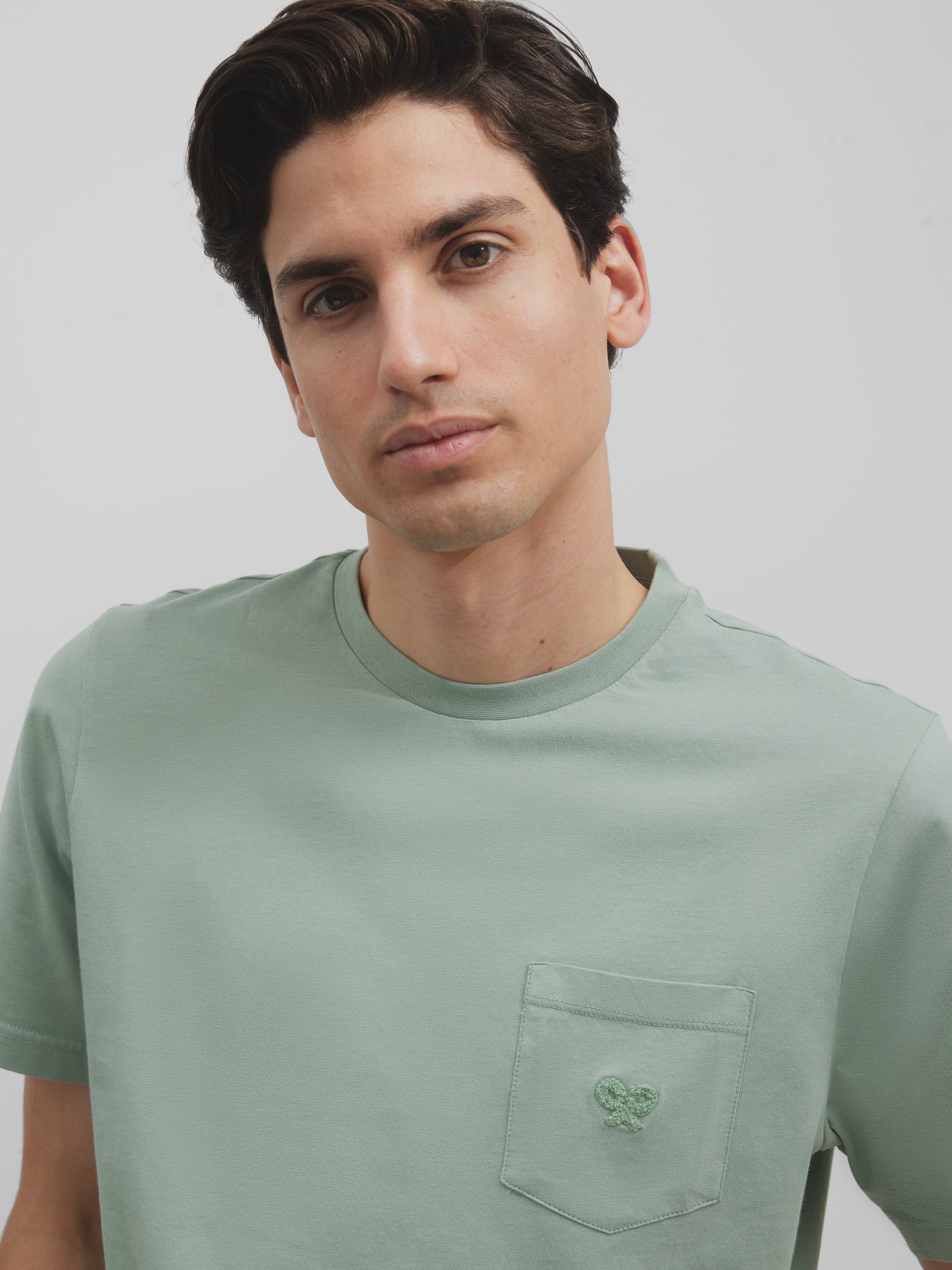 Camiseta bolsillo raqueta verde