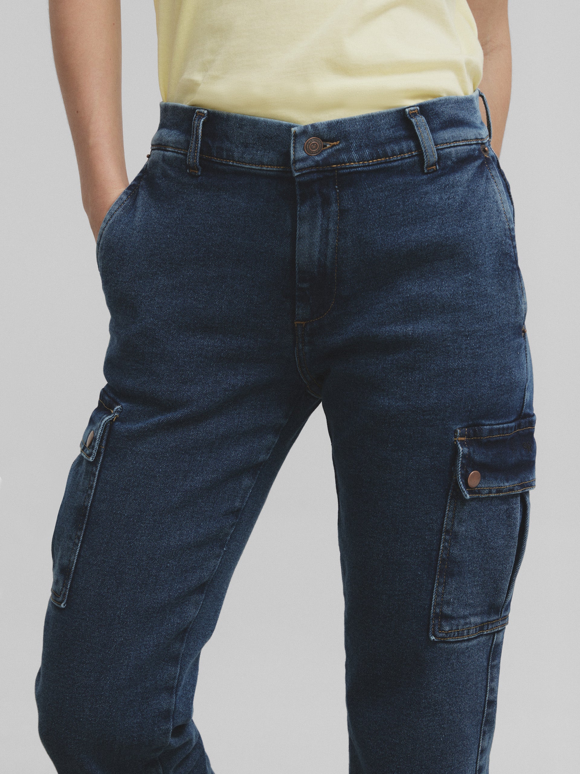 Pantalon femme cargo bleu en jean