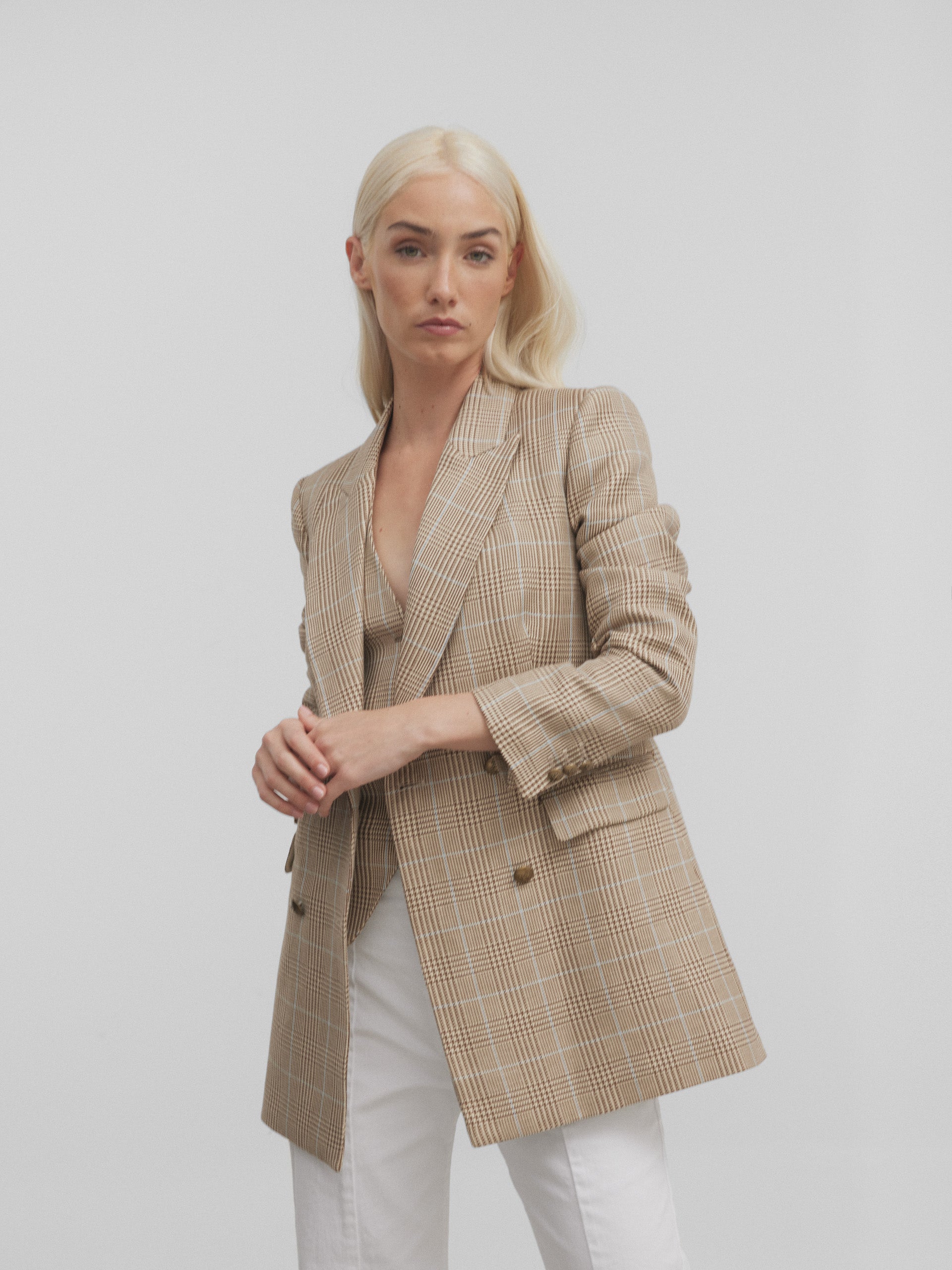 Prince of Wales beige blazer with light blue profile