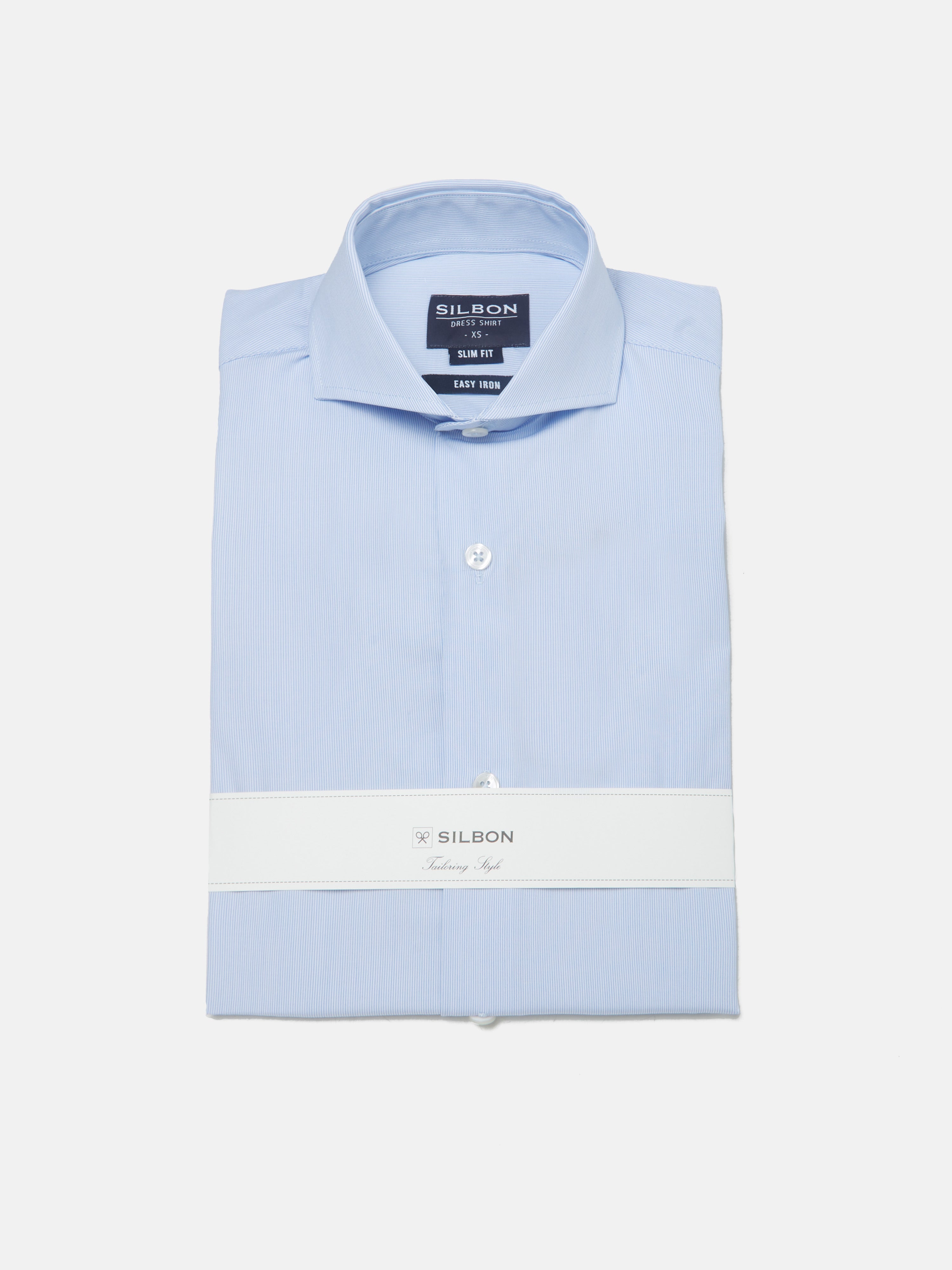 Chemise courte à rayures bleu clair avec poignet simple