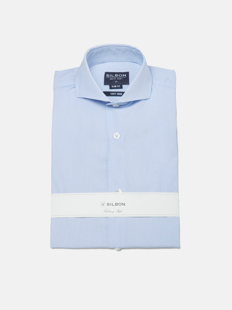 Chemise habillée à fines rayures bleu ciel, poignets simples