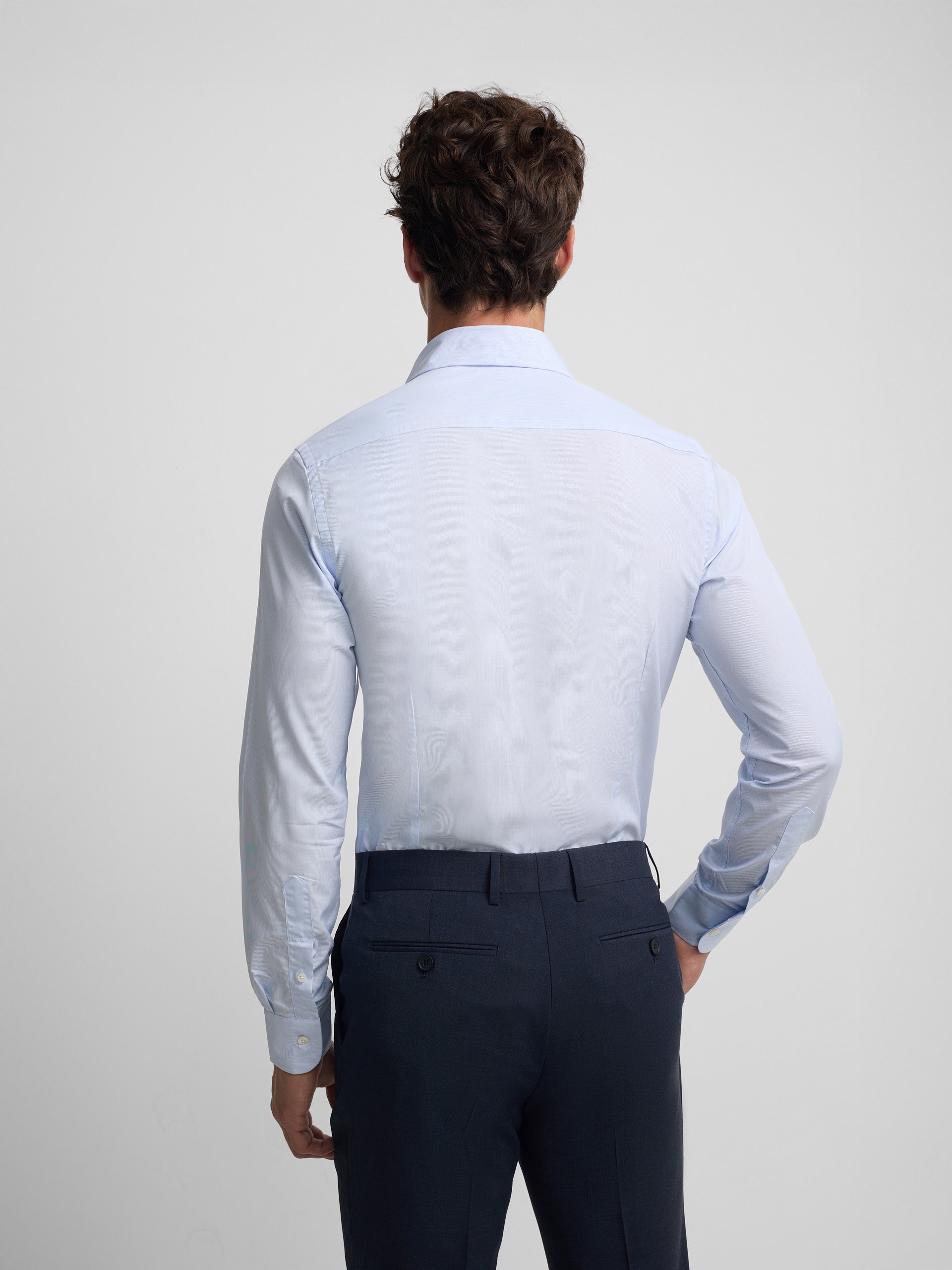 Camisa de vestir riscas finas azul claro punho simples