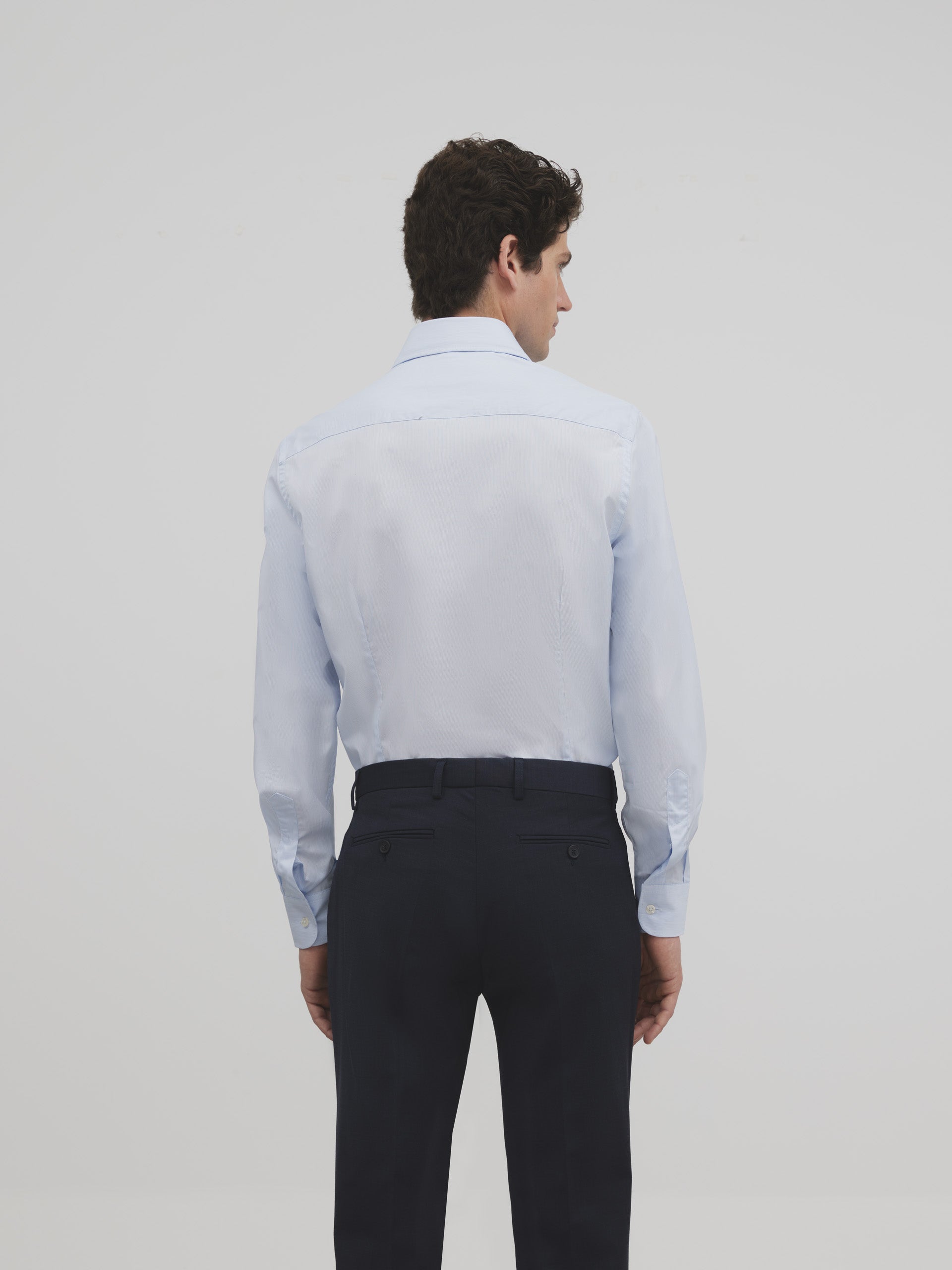 Chemise courte à rayures bleu clair avec poignet simple