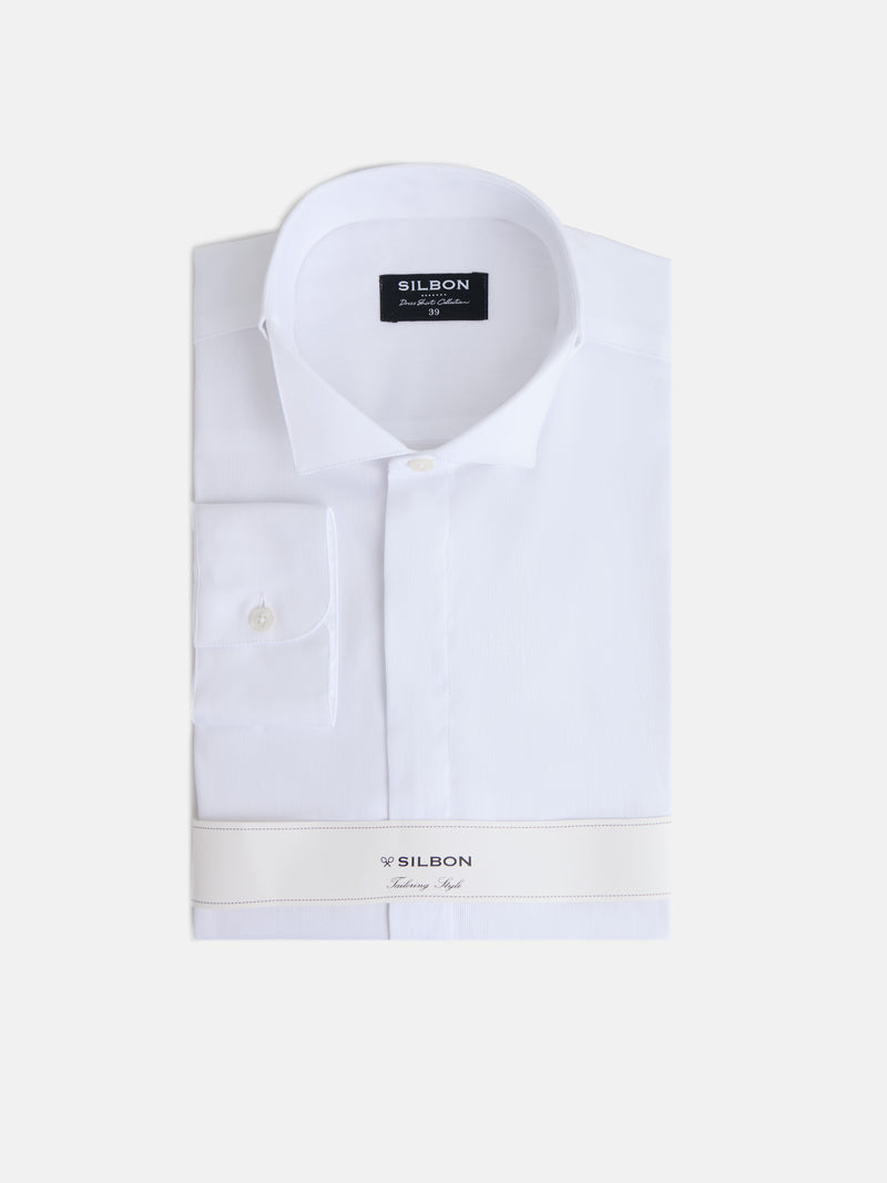 Camisa de vestir branca com gola esmoquin