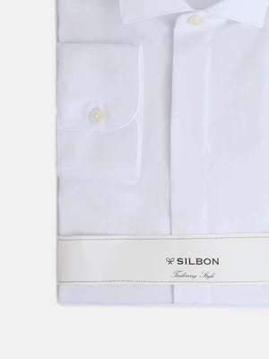 Camisa de vestir branca com gola esmoquin