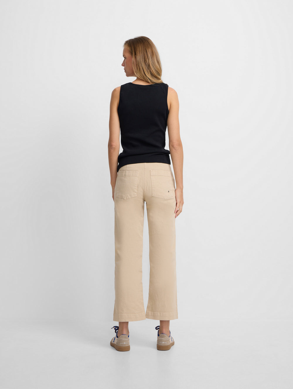 Camisola de alças preta para mulher