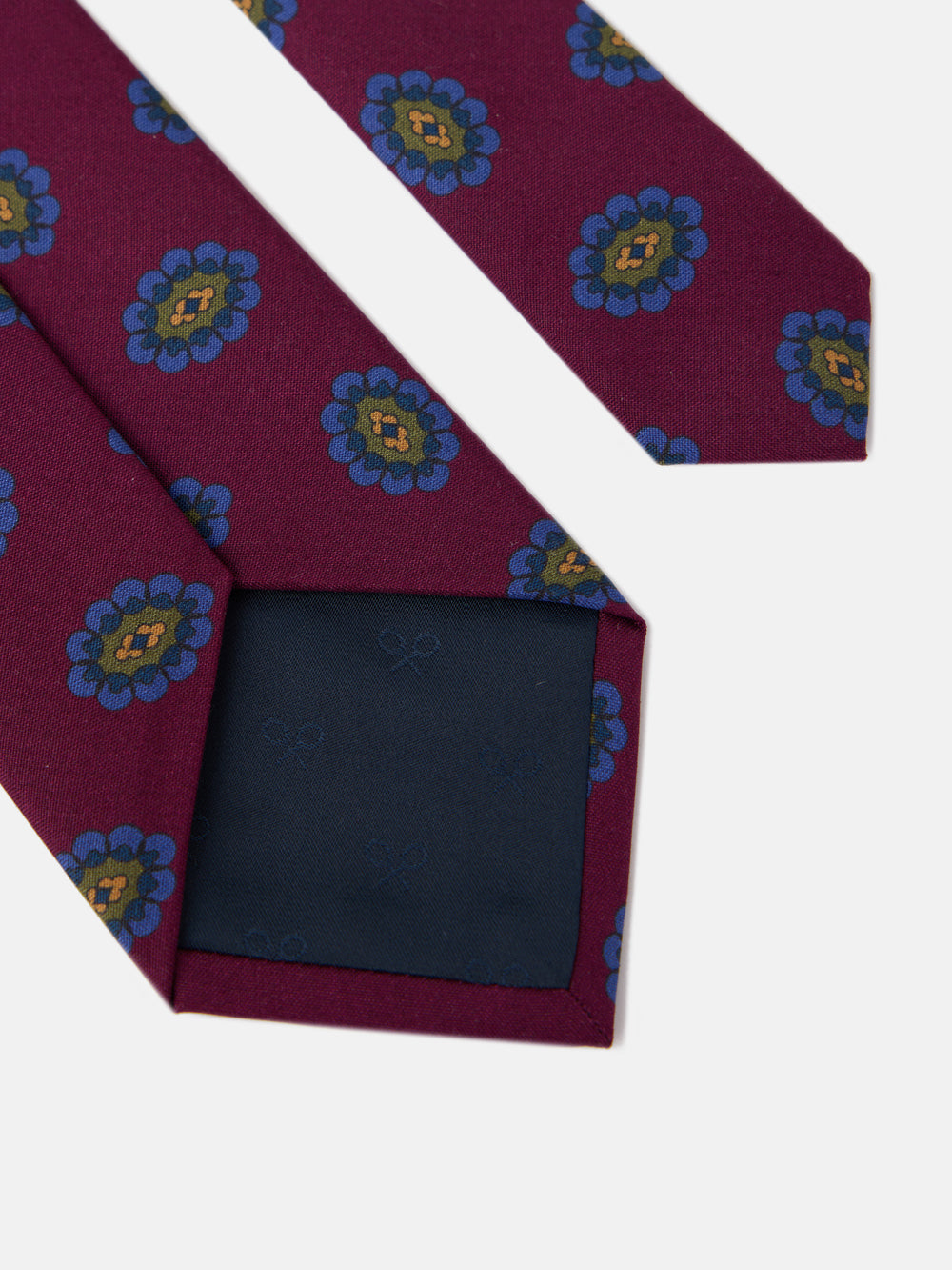 Cravate médaillon bordeaux