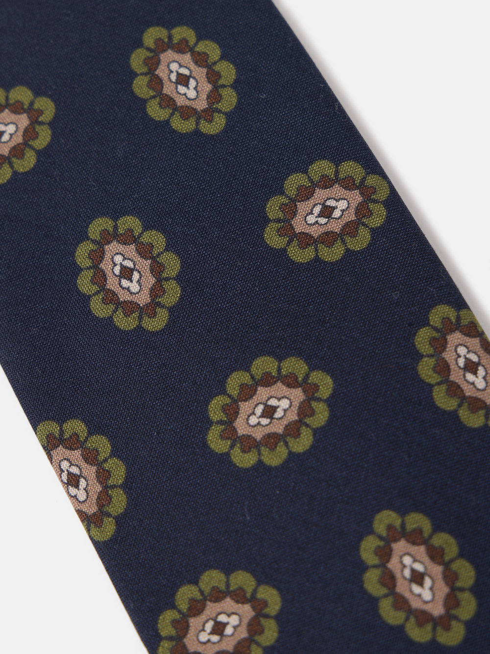 Cravate médaillon bleu marine