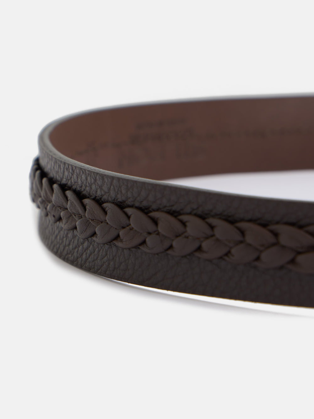 Cinto de pele com detalhe de corda castanha