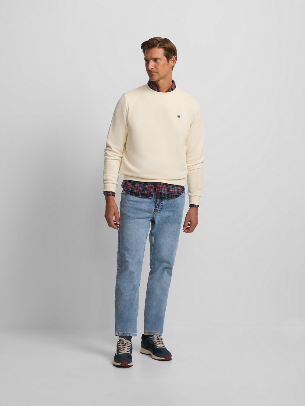 Sudadera minilogo crema