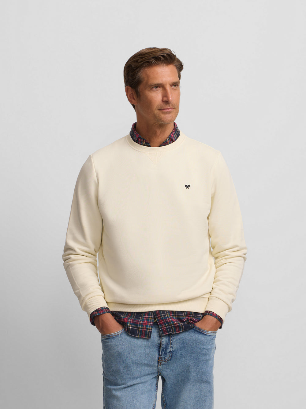 Sudadera minilogo crema