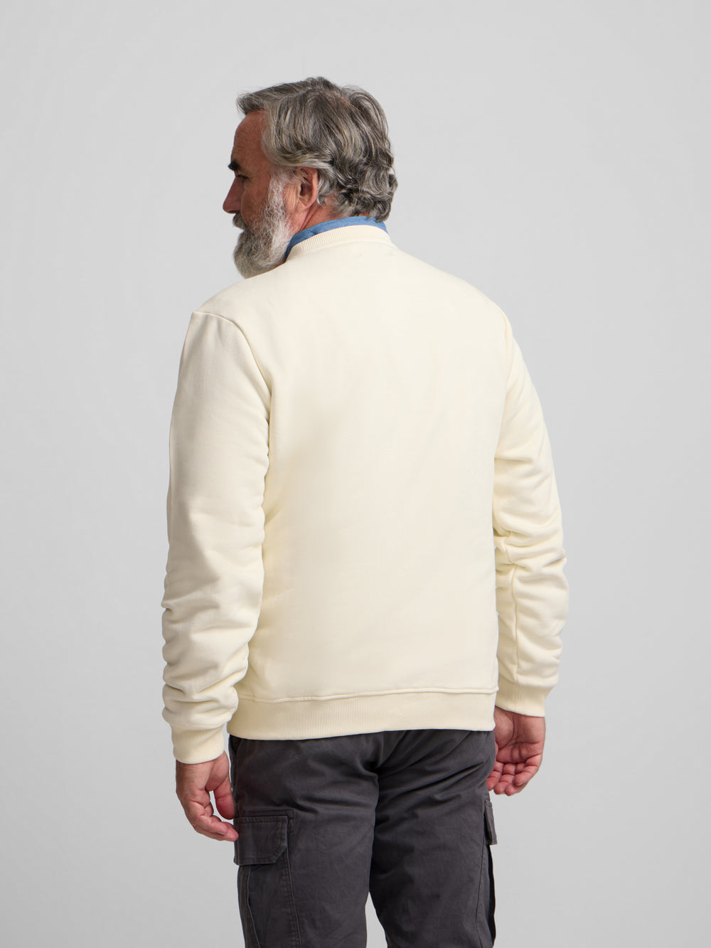Sudadera minilogo crema