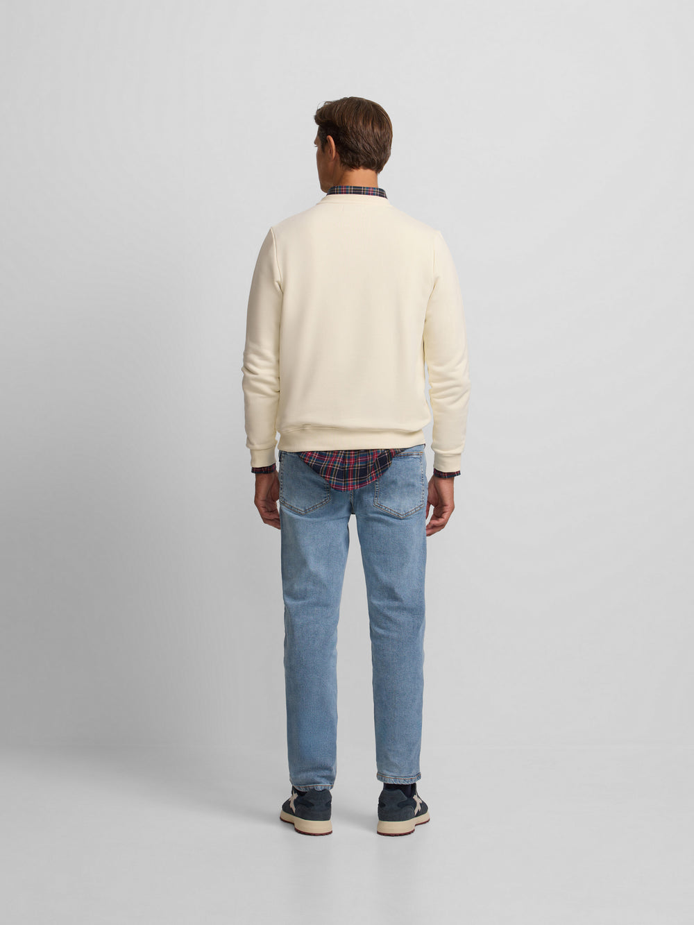 Sudadera minilogo crema