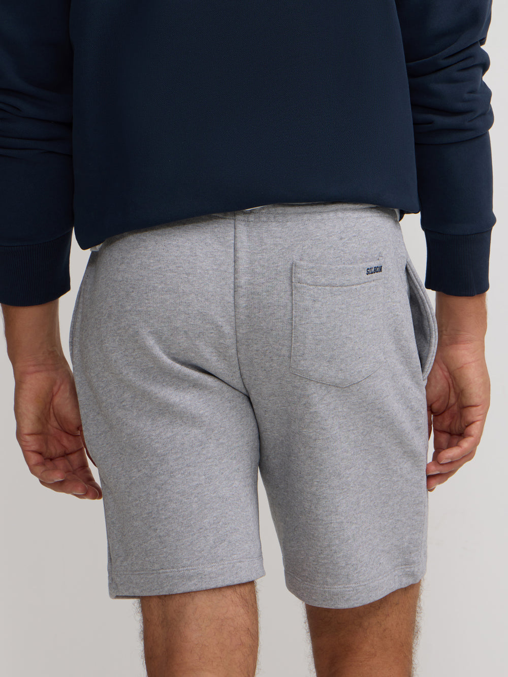 Bermuda de sport gris