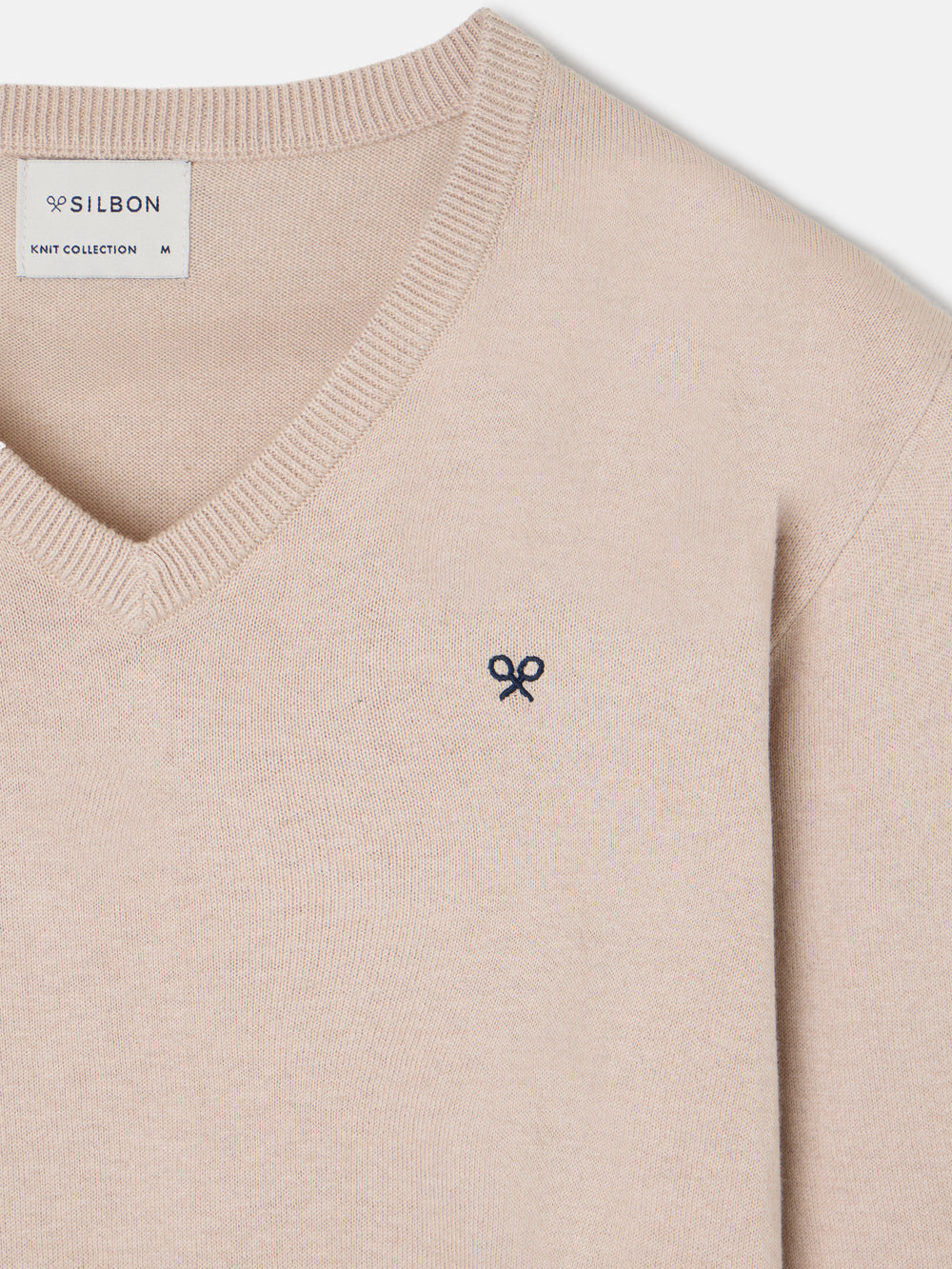 Camisola clássica de decote em bico bege