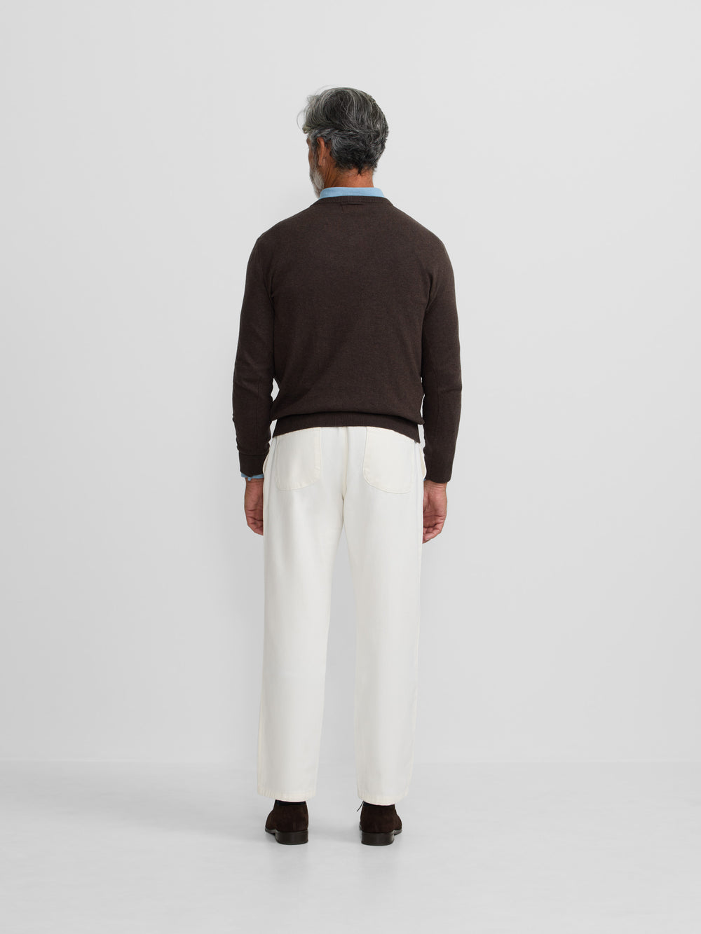 Camisola clássica de decote em V castanha