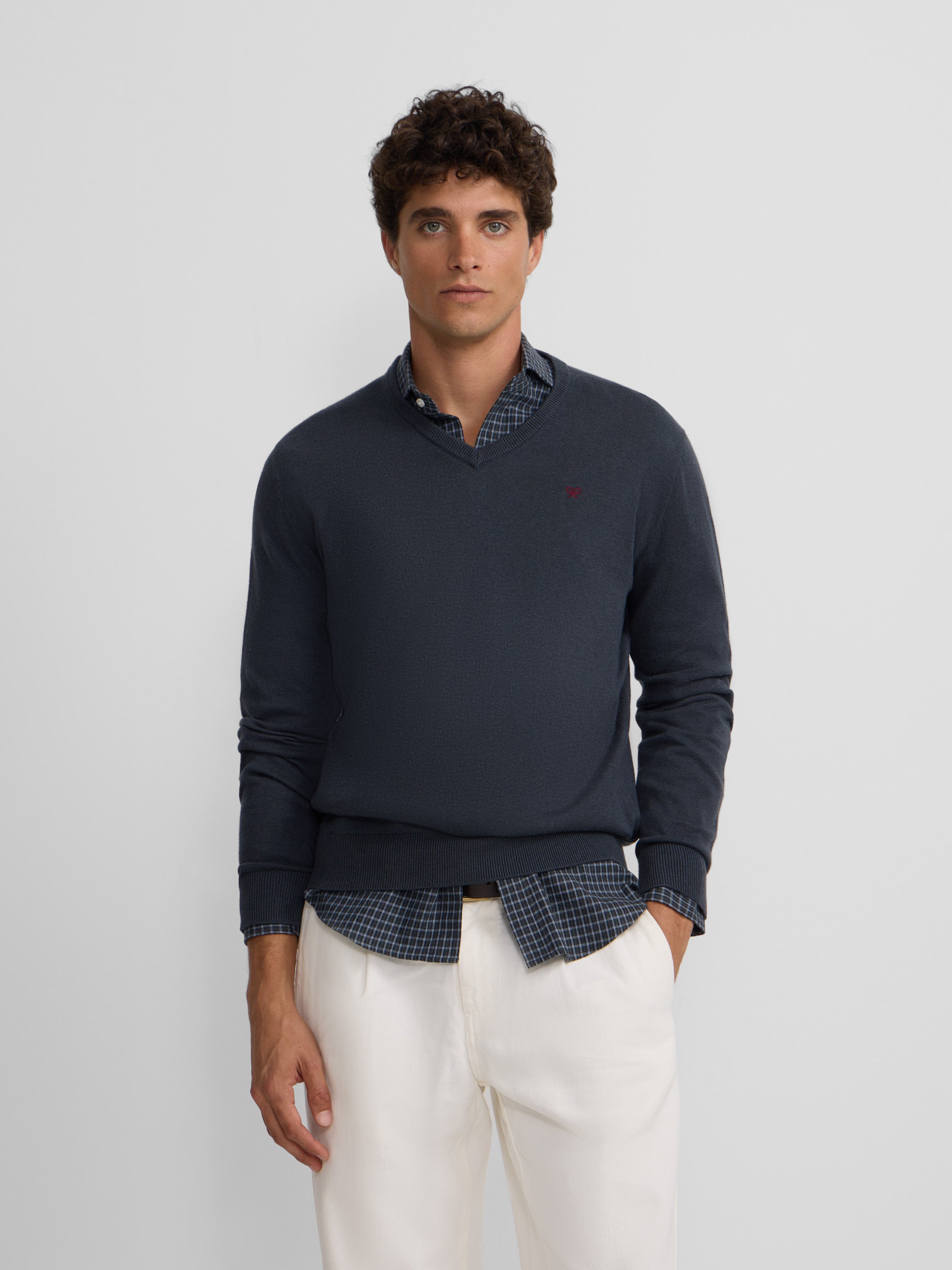 Pull classique bleu-gris à col en V