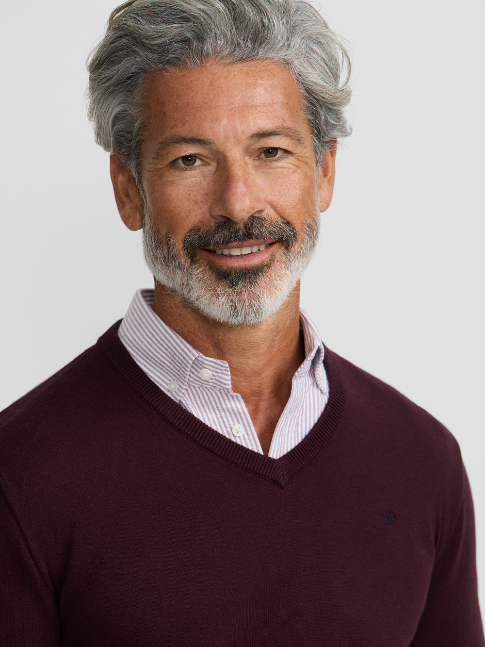 Camisola clássica de decote em bordeaux