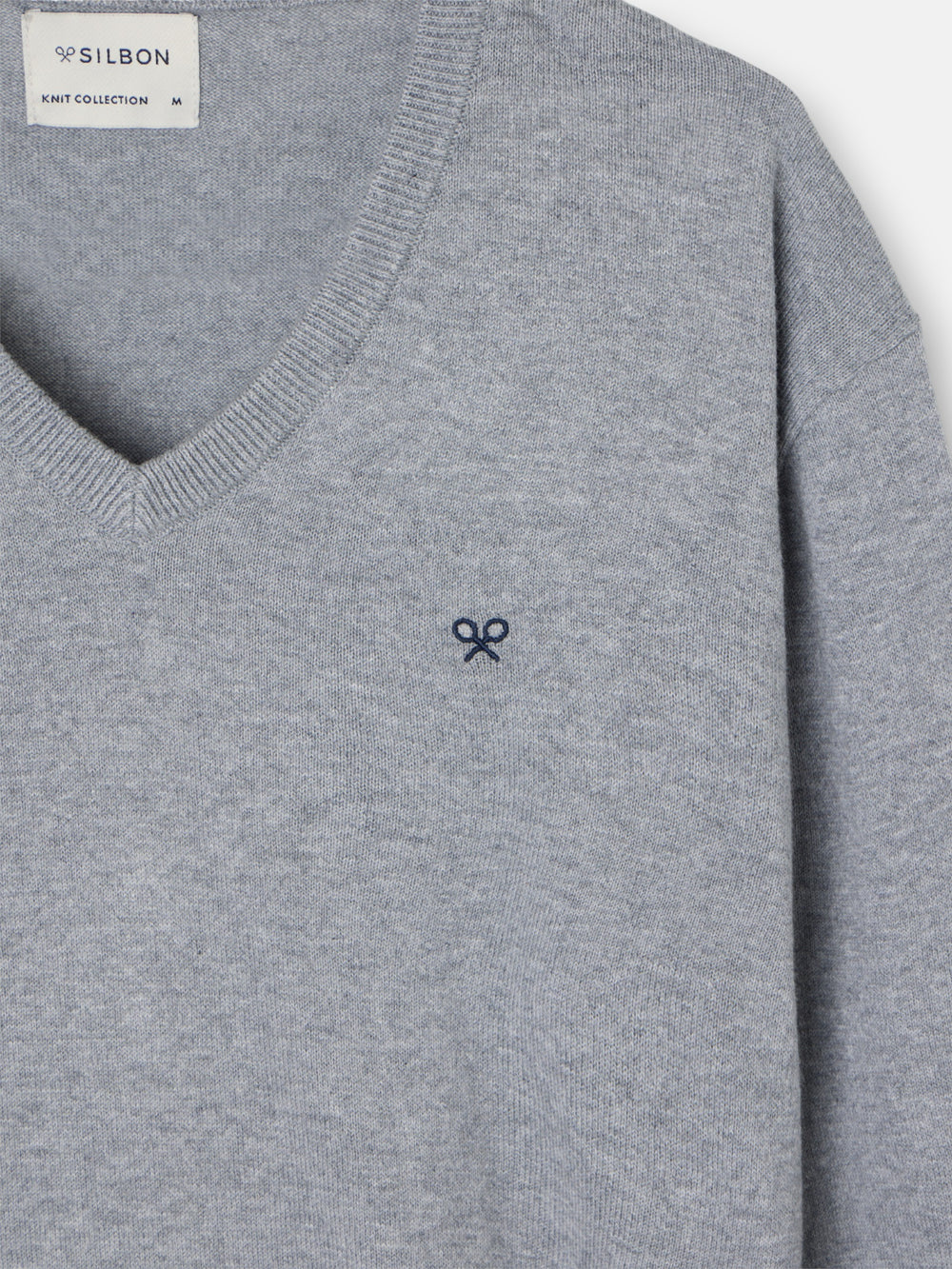 Camisola clássica de decote em V cinzenta