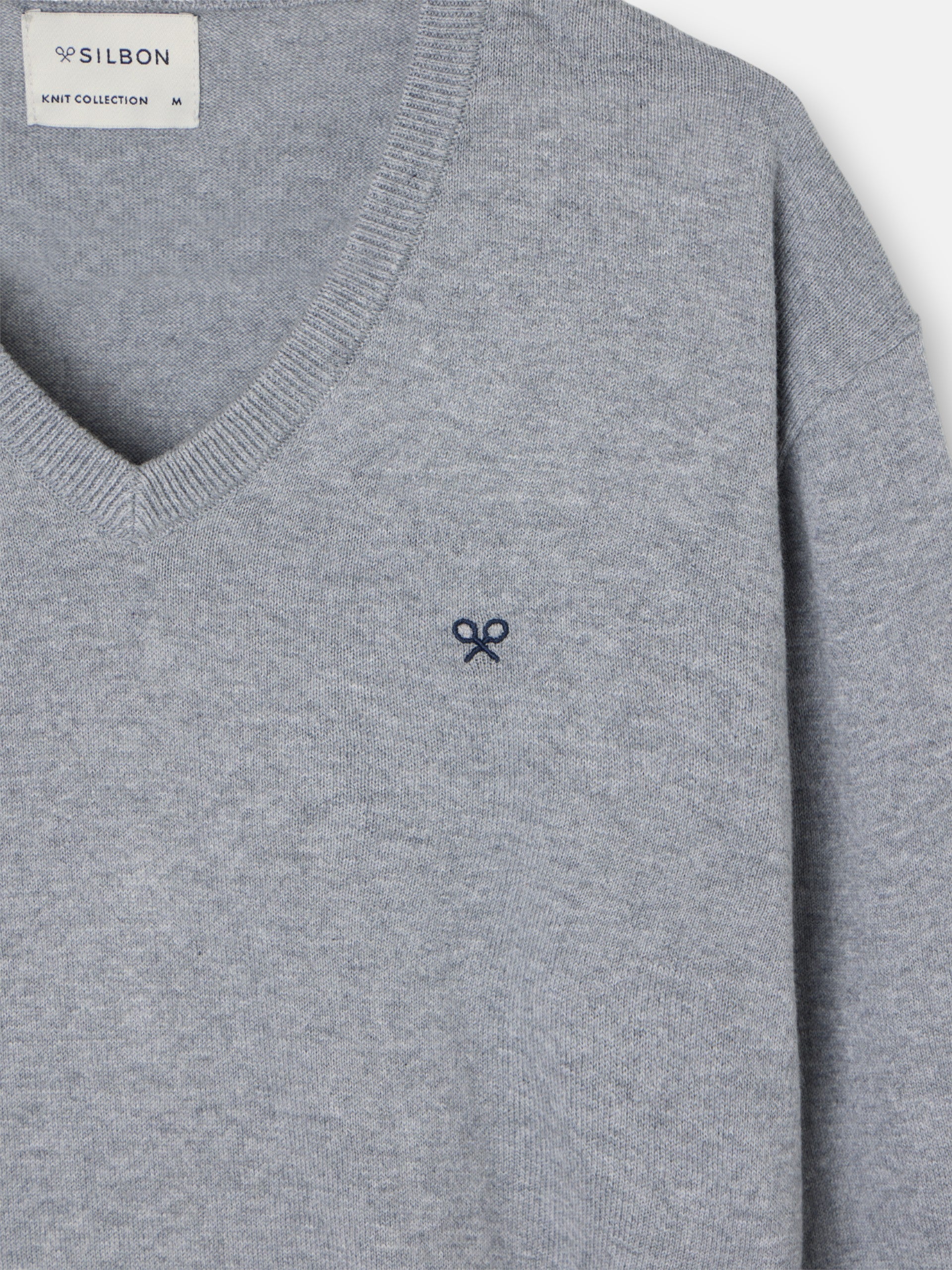 Camisola clássica de decote em V cinzenta