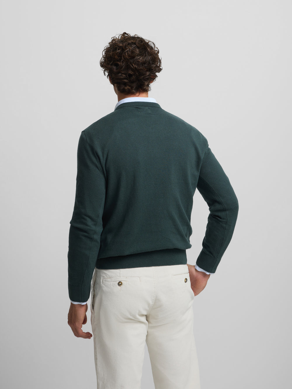 Camisola clássica de decote em V verde escuro