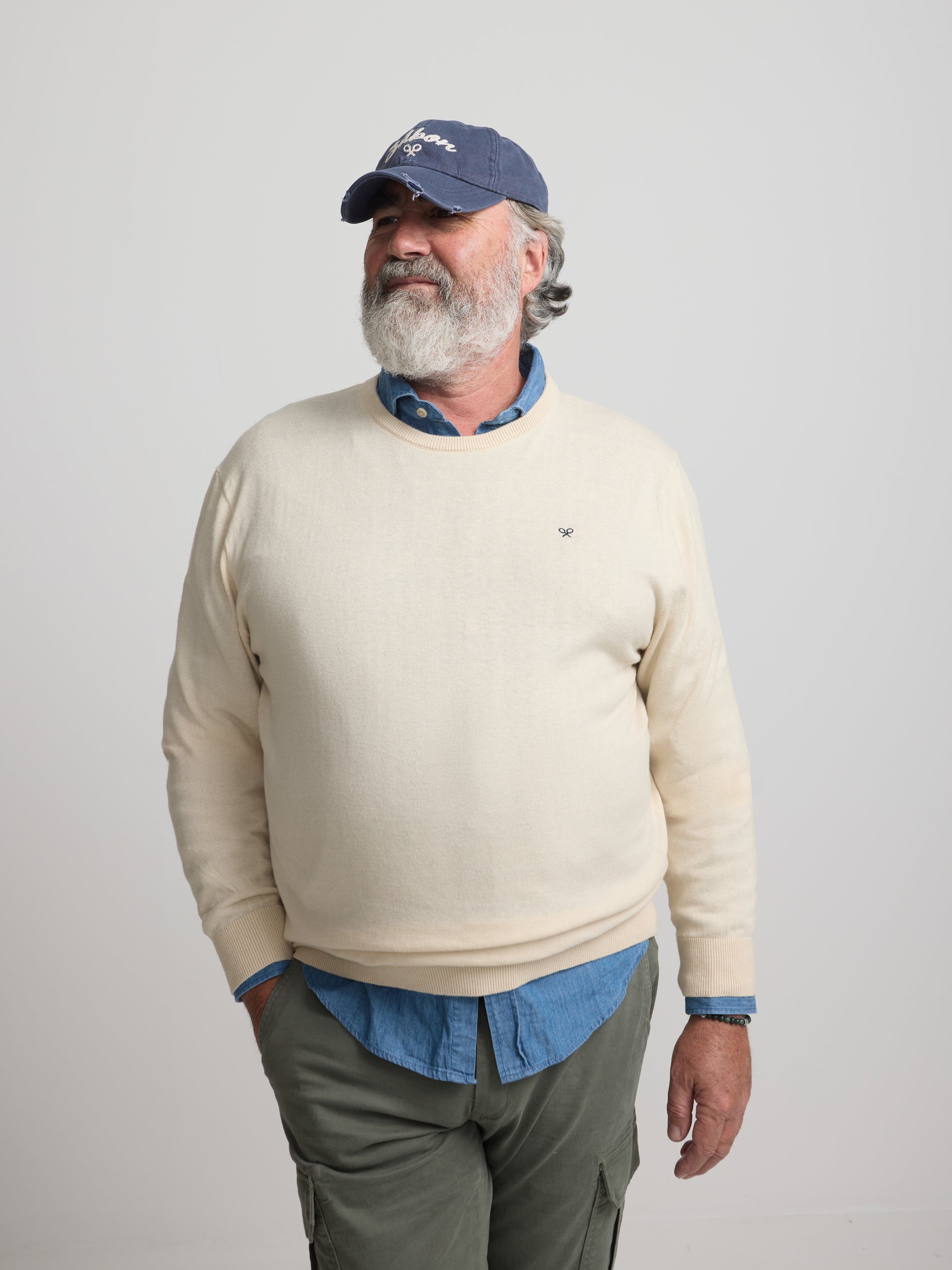 Pull classique à col rond en beige clair