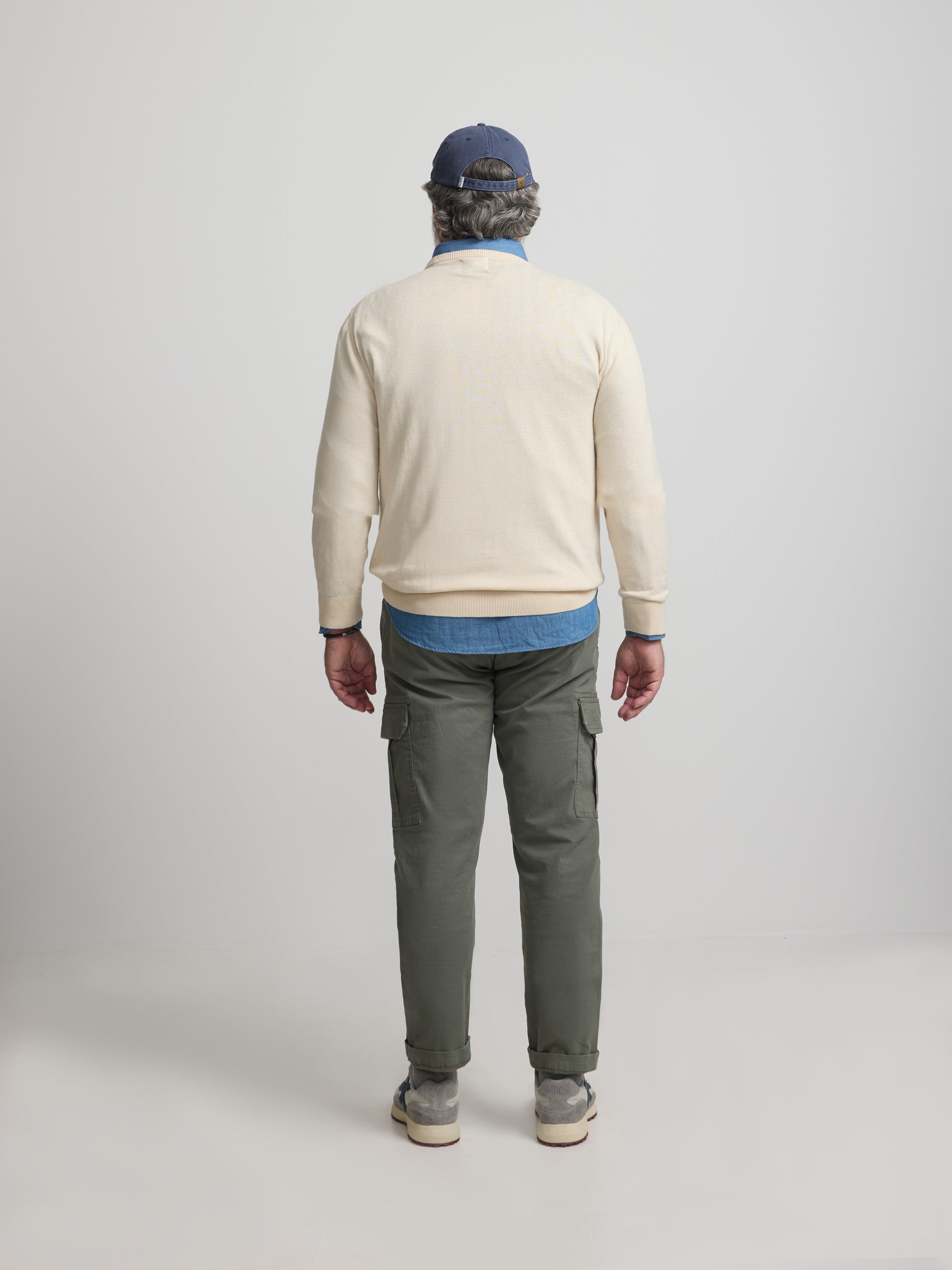 Pull classique à col rond en beige clair