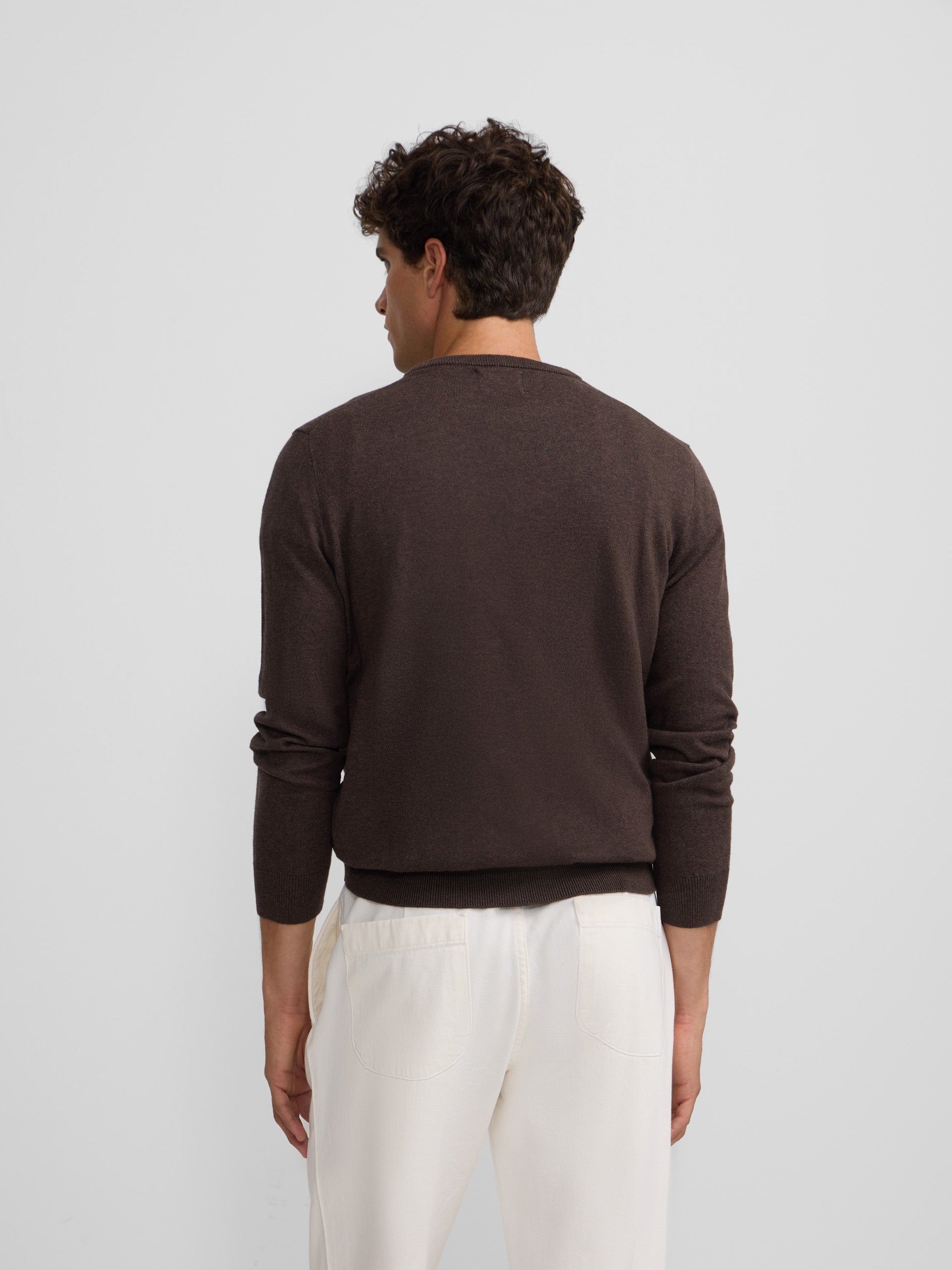 Classic brown round neck sweater