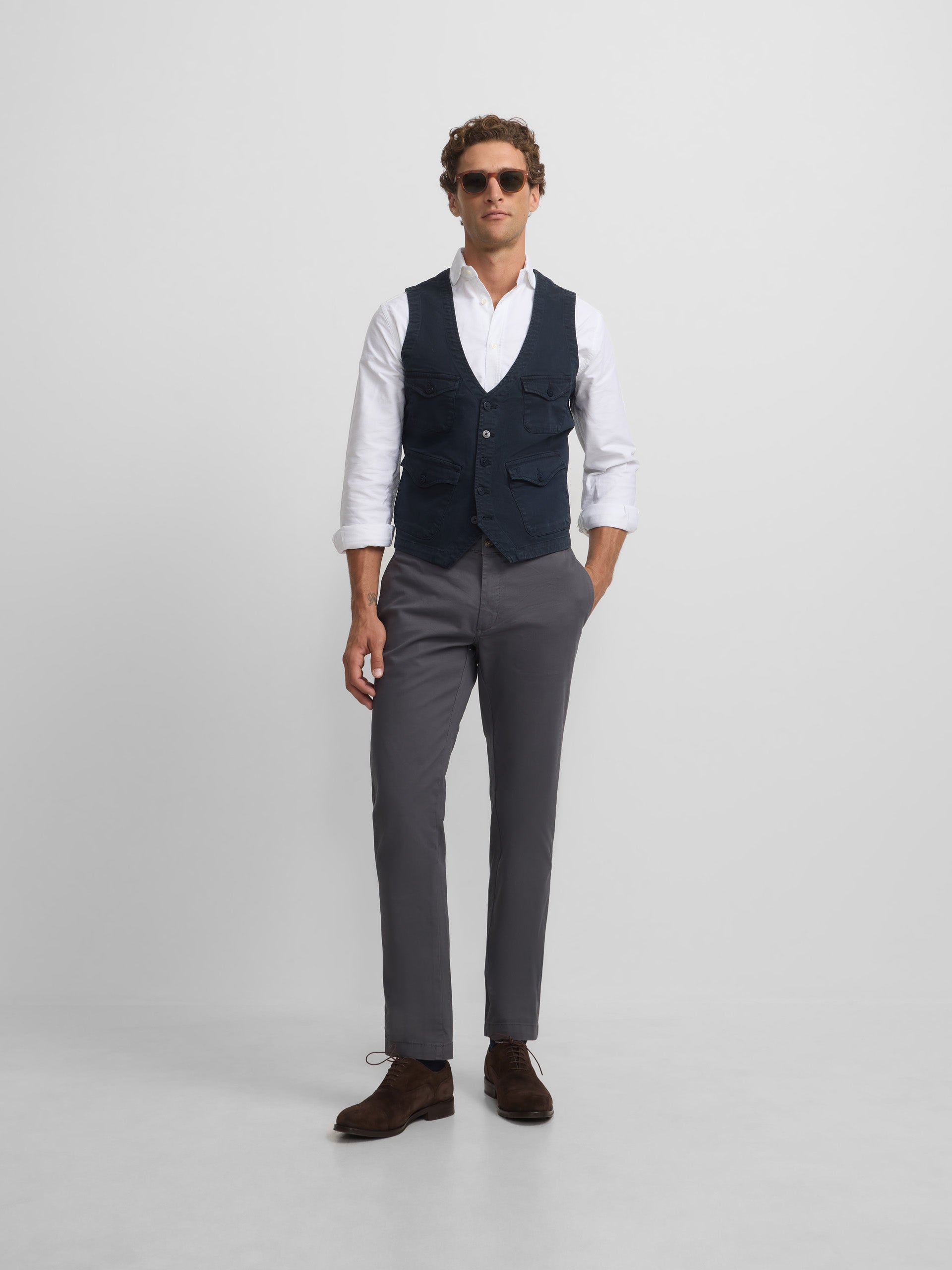 Calças chino casuais cinzento-escuro