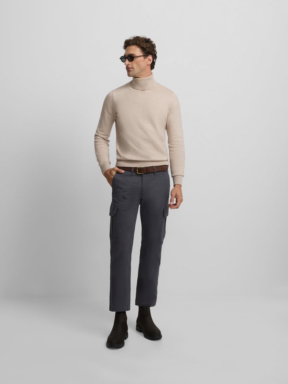 Pantalon cargo casual gris oscuro