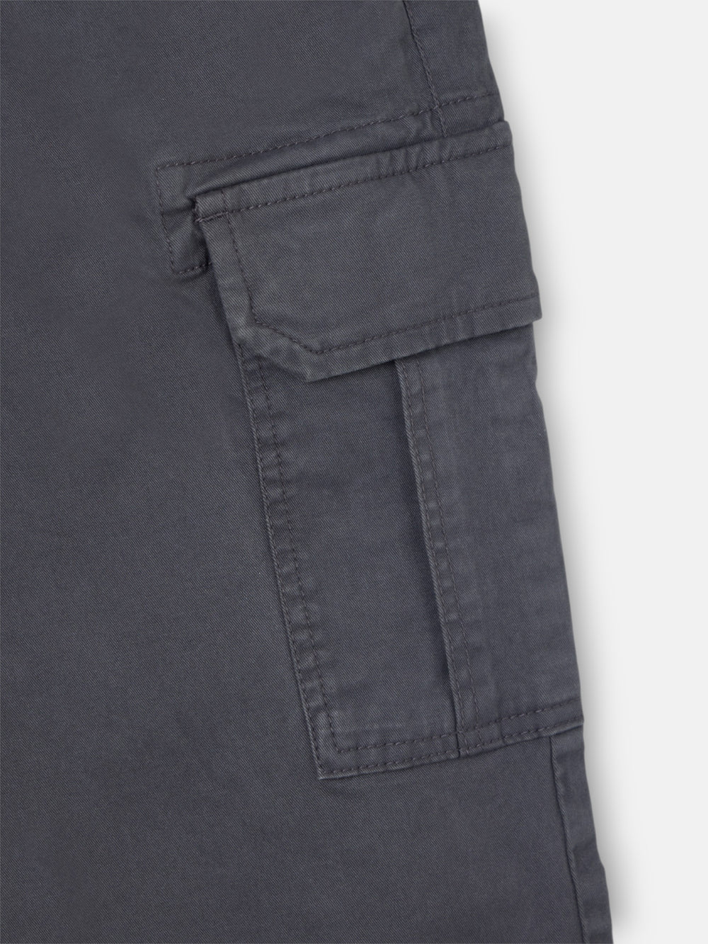 Pantalon cargo casual gris oscuro