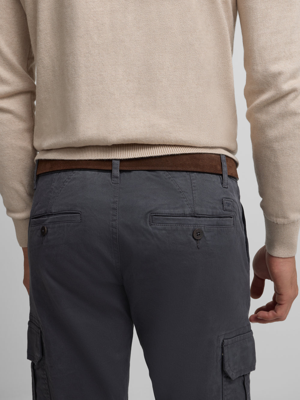 Pantalon cargo casual gris oscuro