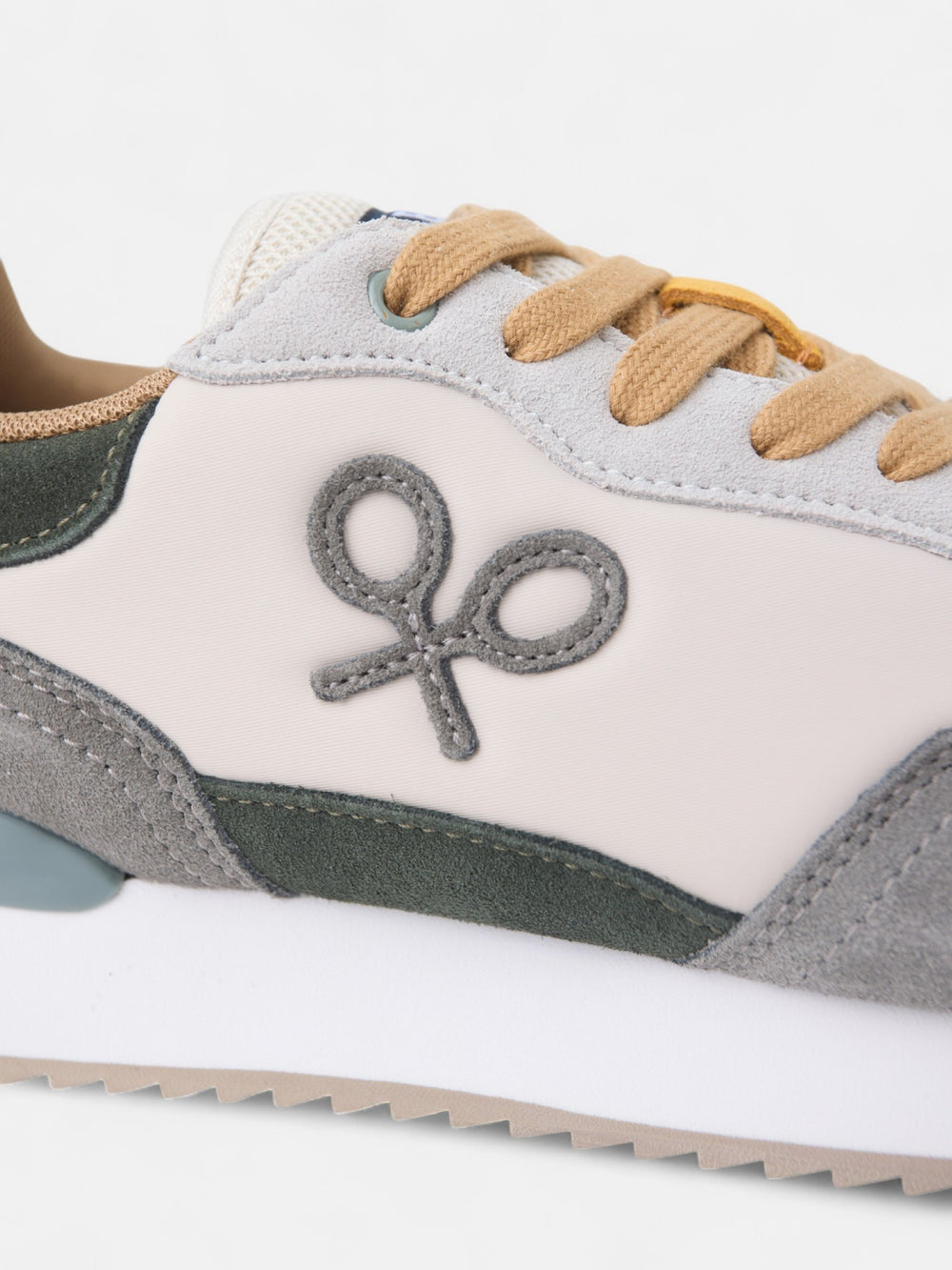 Sapatilha de corrida multicolor cinzenta