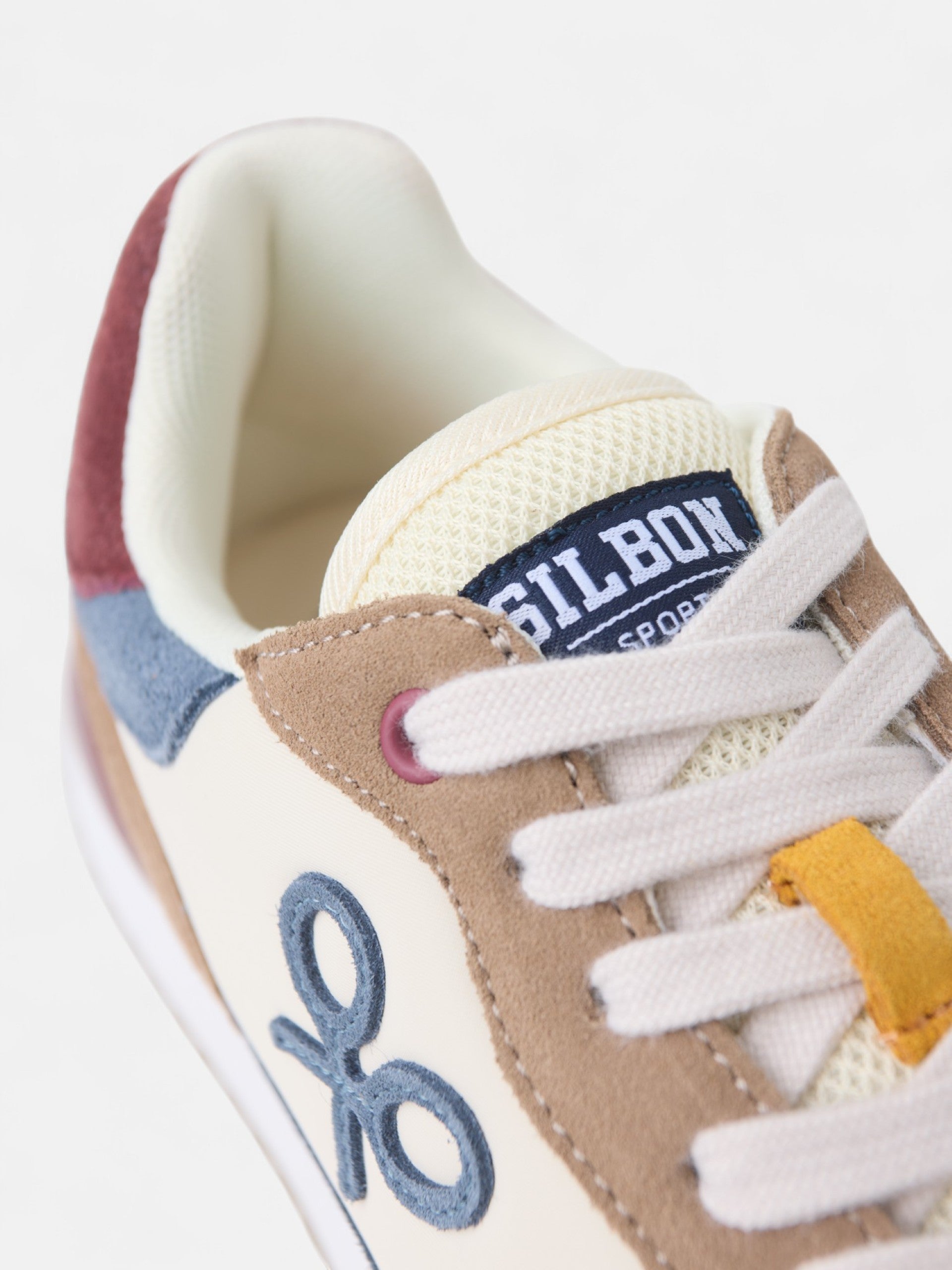 Multicolored beige running shoe