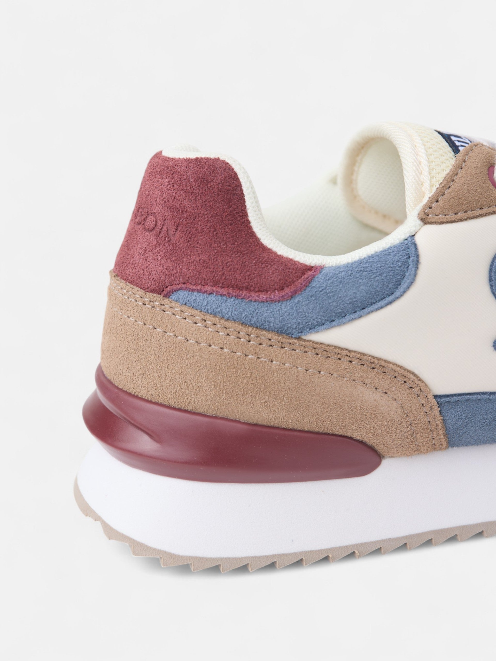 Multicolored beige running shoe