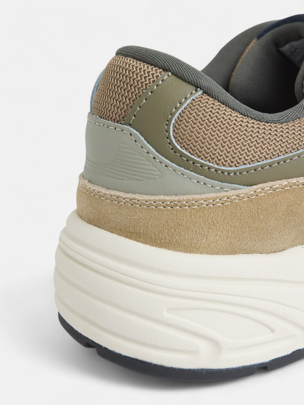 Sapatilha de corrida em tom verde